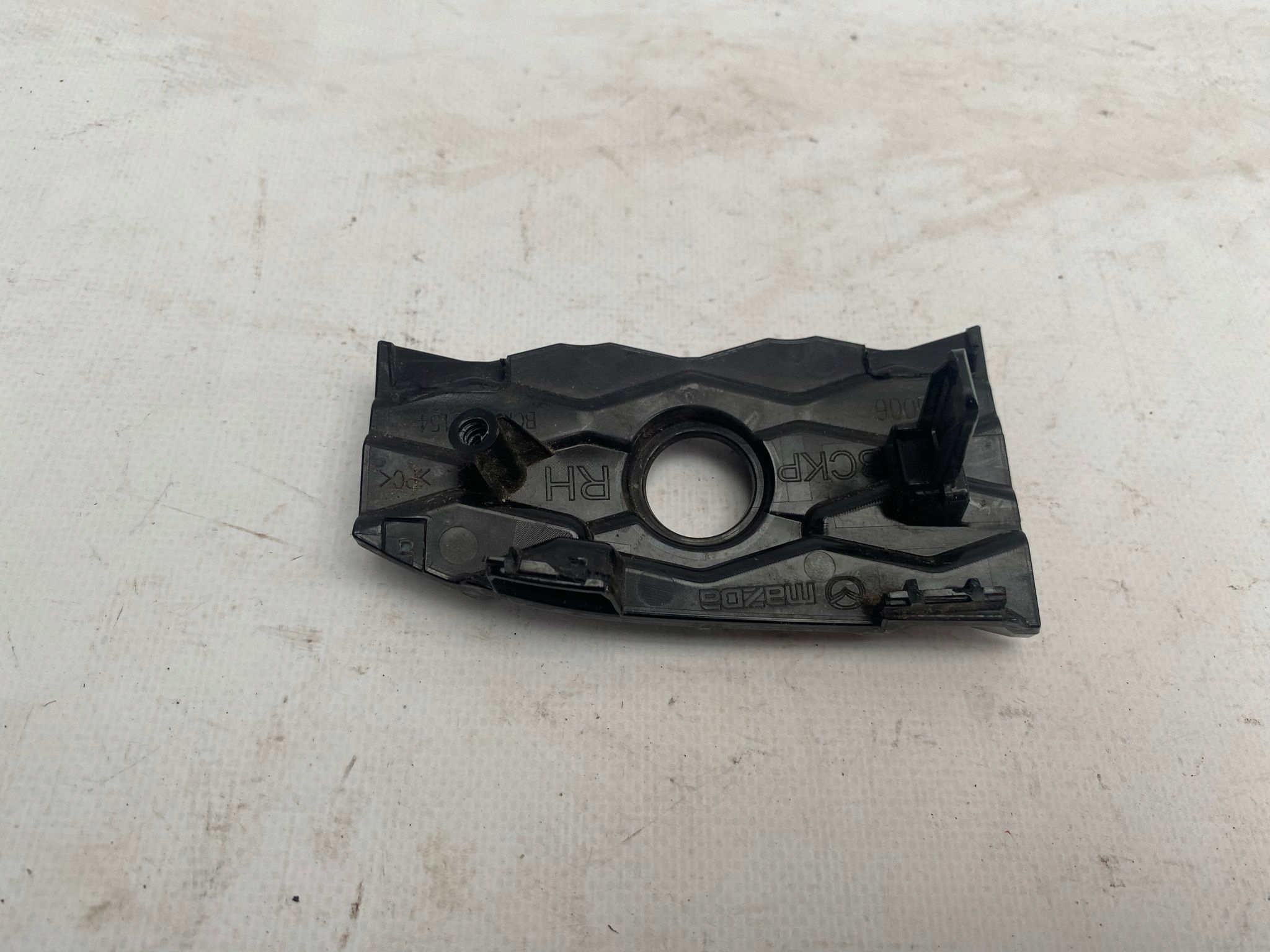 MAZDA 3 IV 18- spoiler frame holder PDC grille right