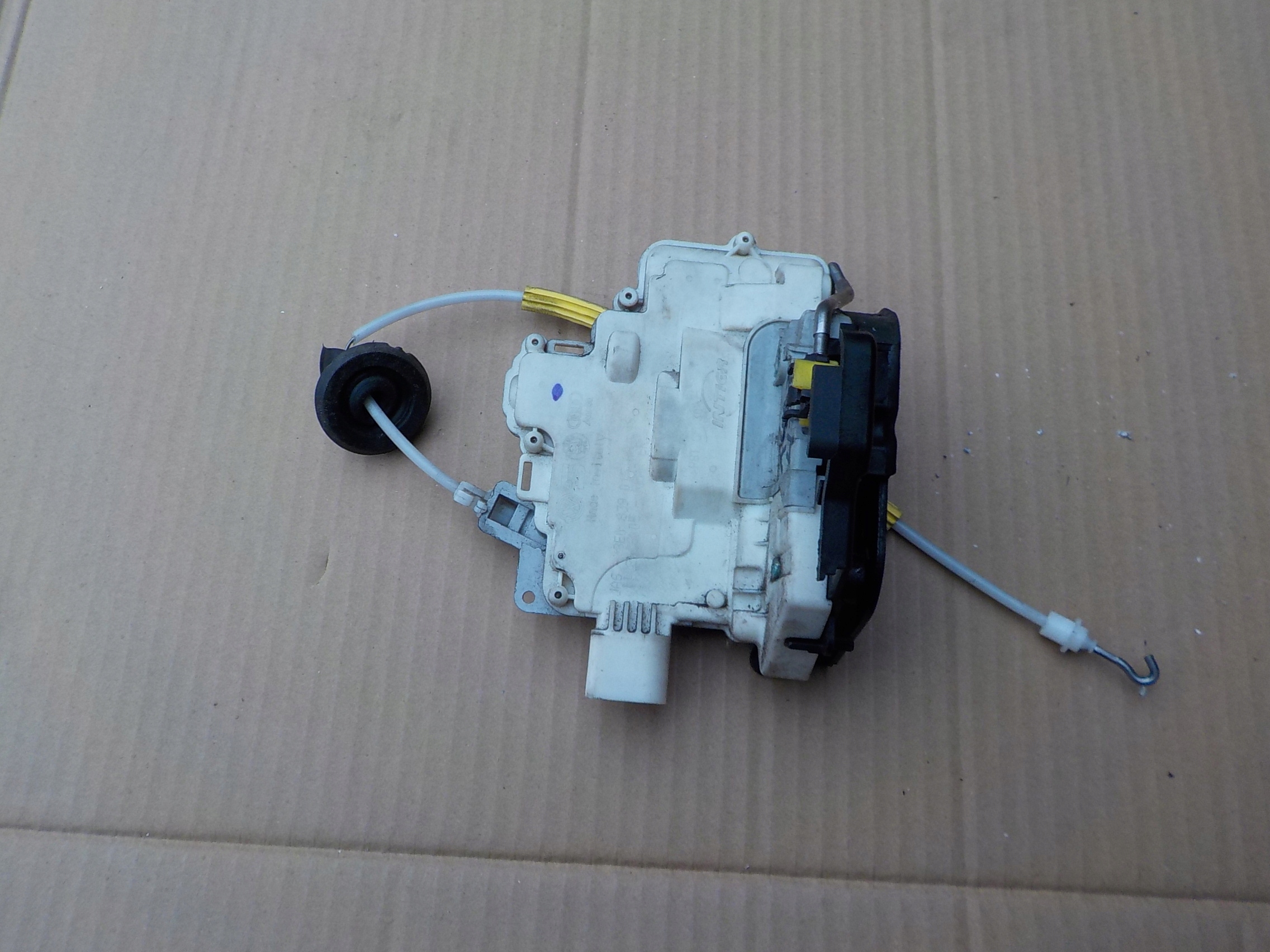 lock left rear part audi a4 b7 8E0839015AA