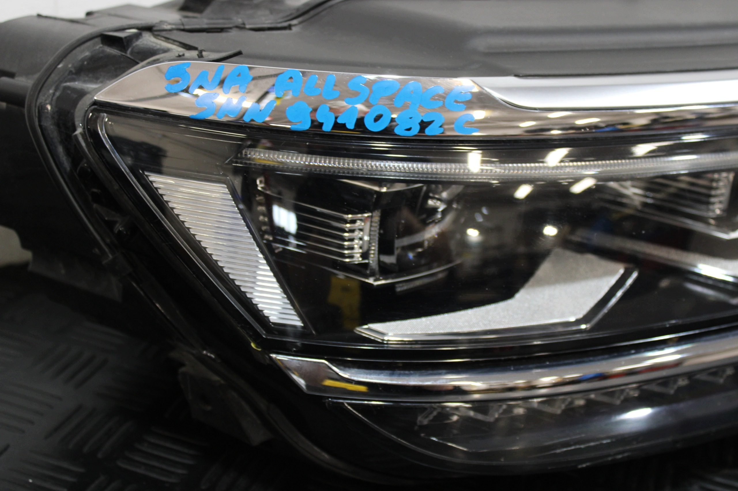 lights light front front LED 5NN941082C VW TIGUAN II 2 5NA ALLSPACE