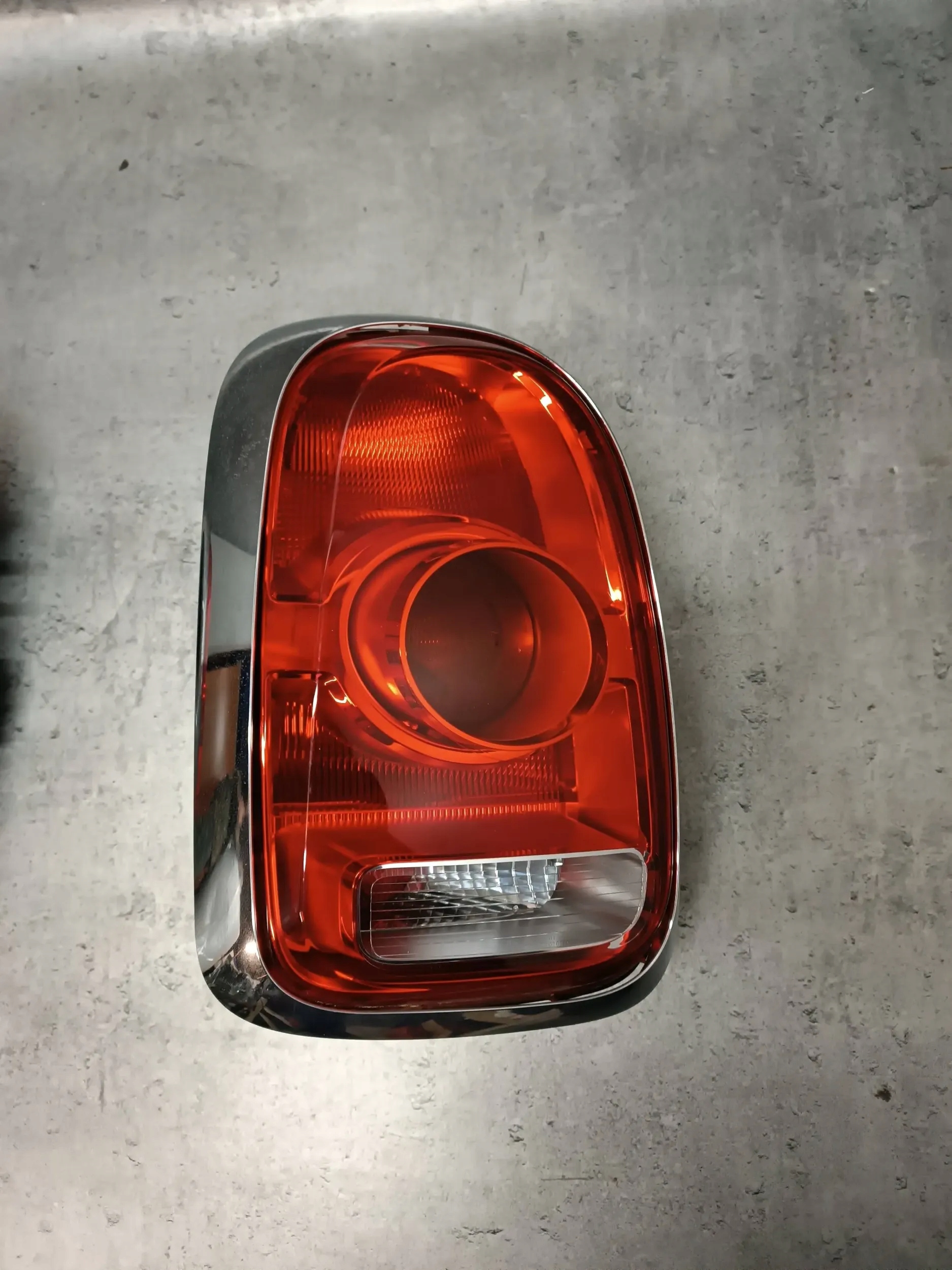 Mini Cooper Countryman F60 LAMPY TYL KOMPLET Numer katalogowy części 7401716