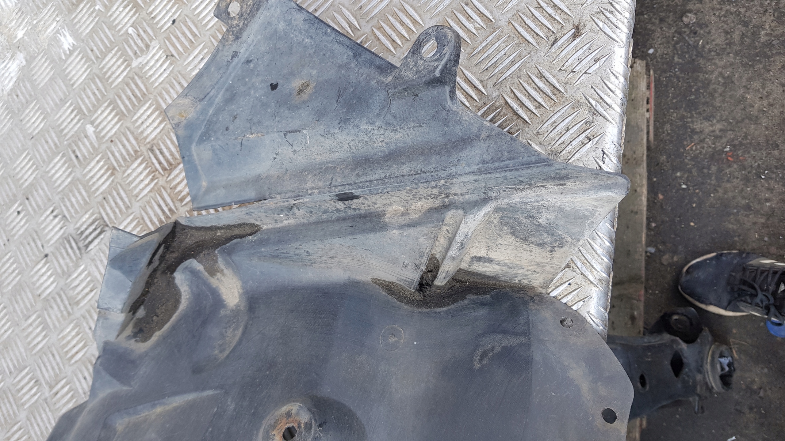 MERCEDES W209 CLK mudguard left front rear. A2098841122