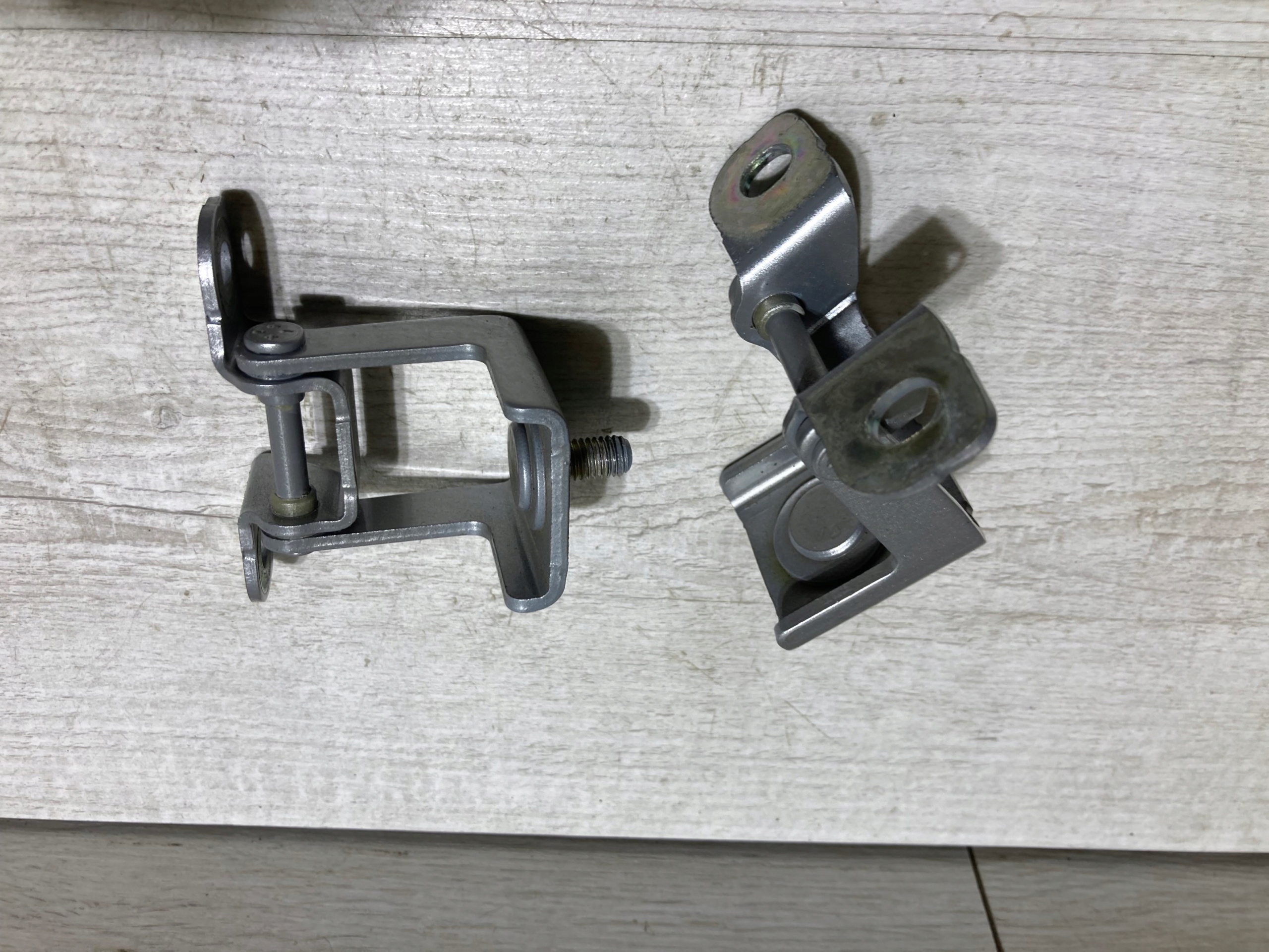 19211 - Петли люка задняя пара Renault Clio V 21r