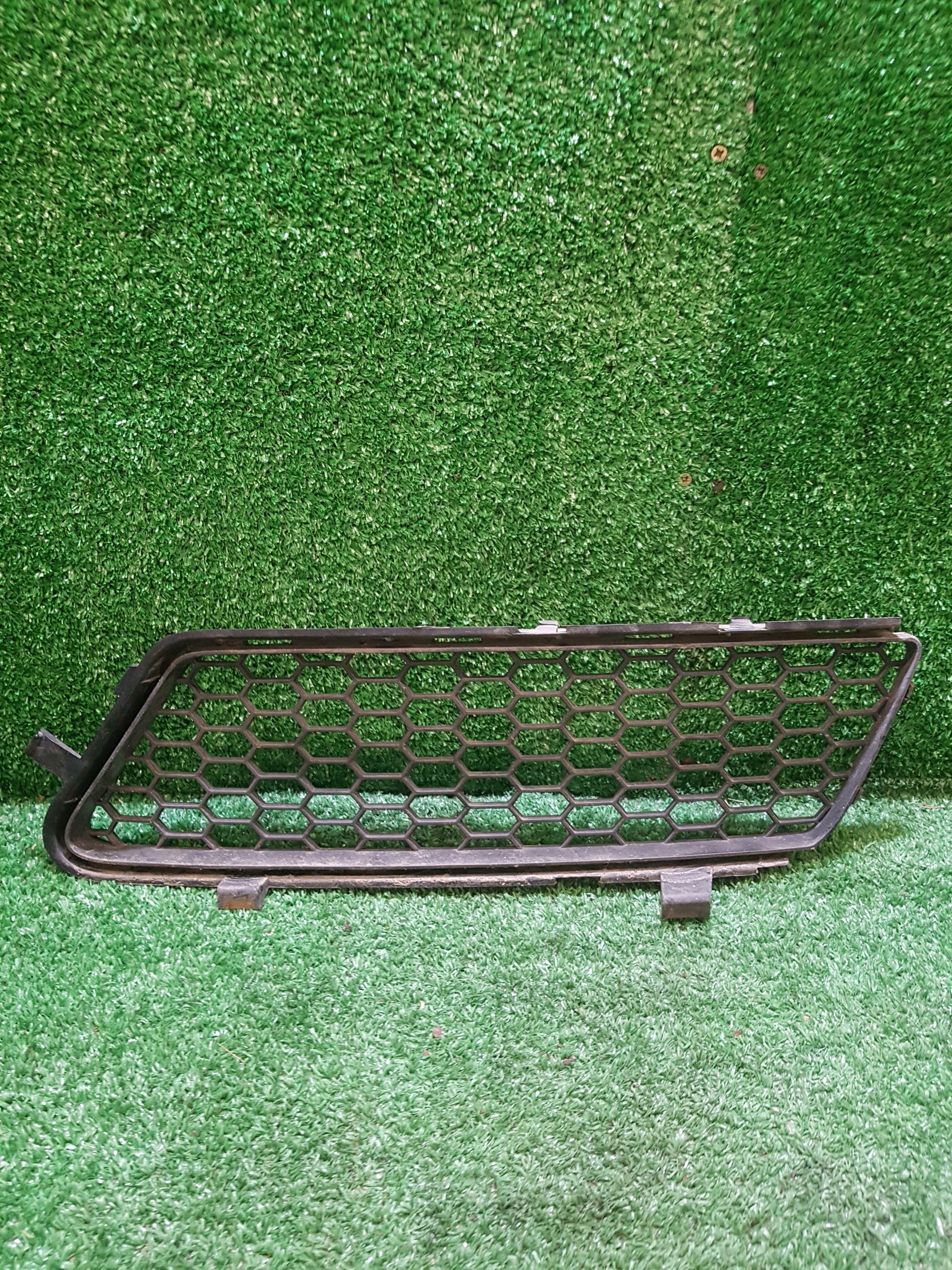 grid of a bumper left ALFA ROMEO 159 156057605