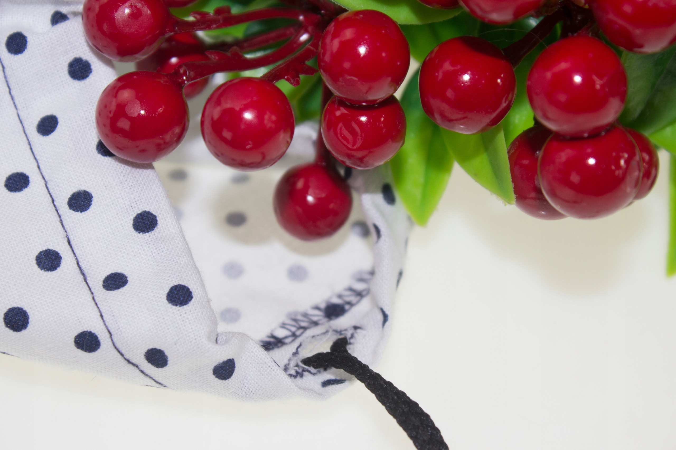 Woreczek BAWEŁNIANY biały w kropki CIENKI EKO Wysokość 15 cm