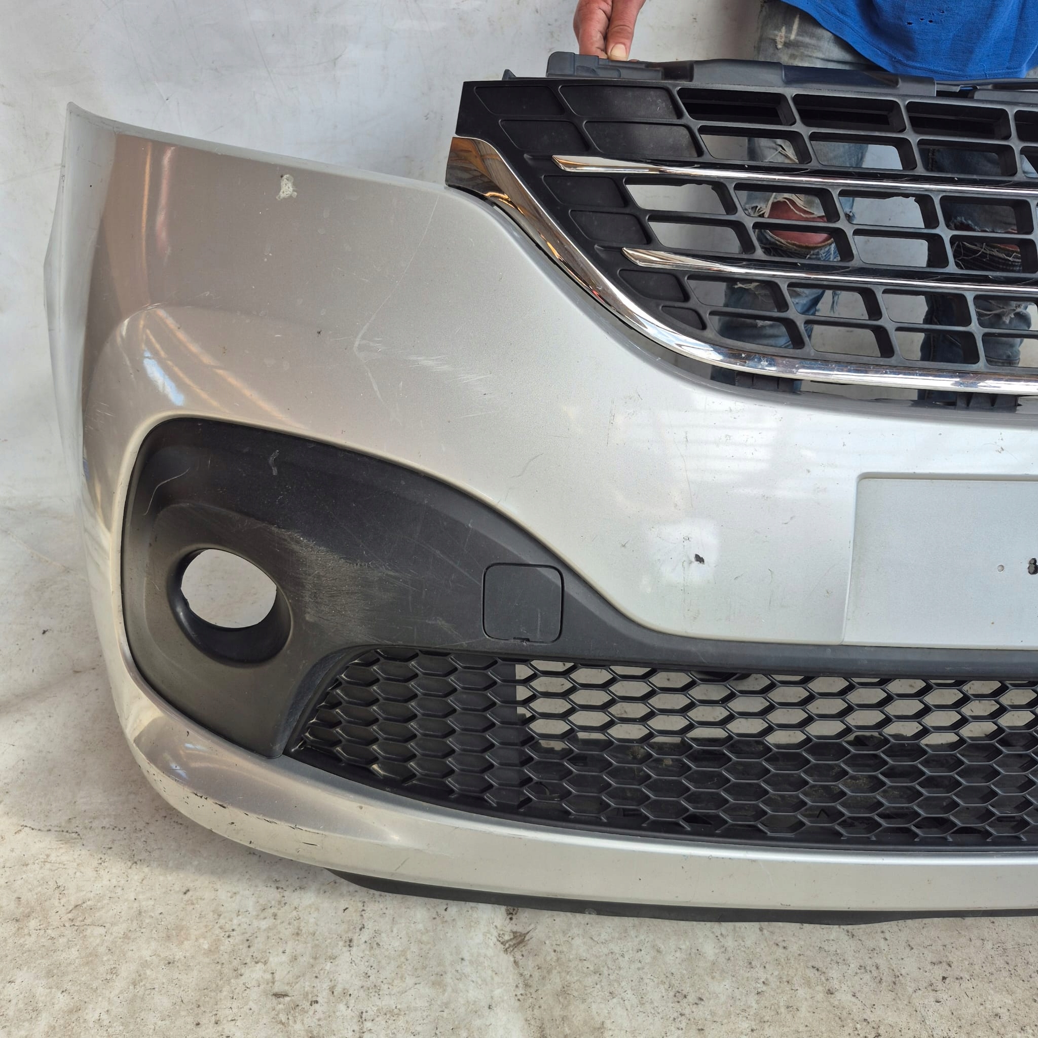 RENAULT TRAFIC III 3 OSOBOWY 14- bumper front front 620223916R