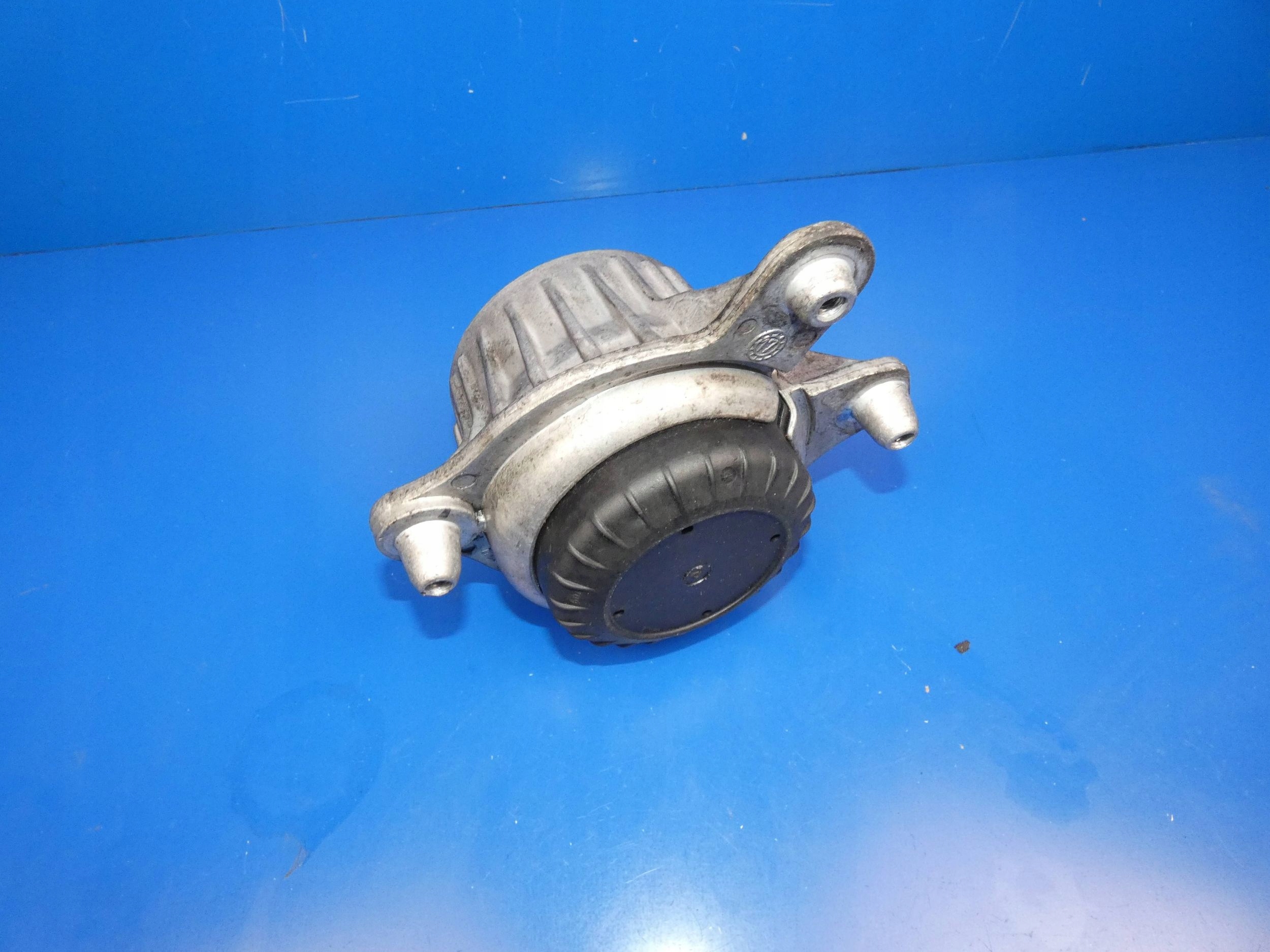 MERCEDES E KLASA W213 engine mount console holder