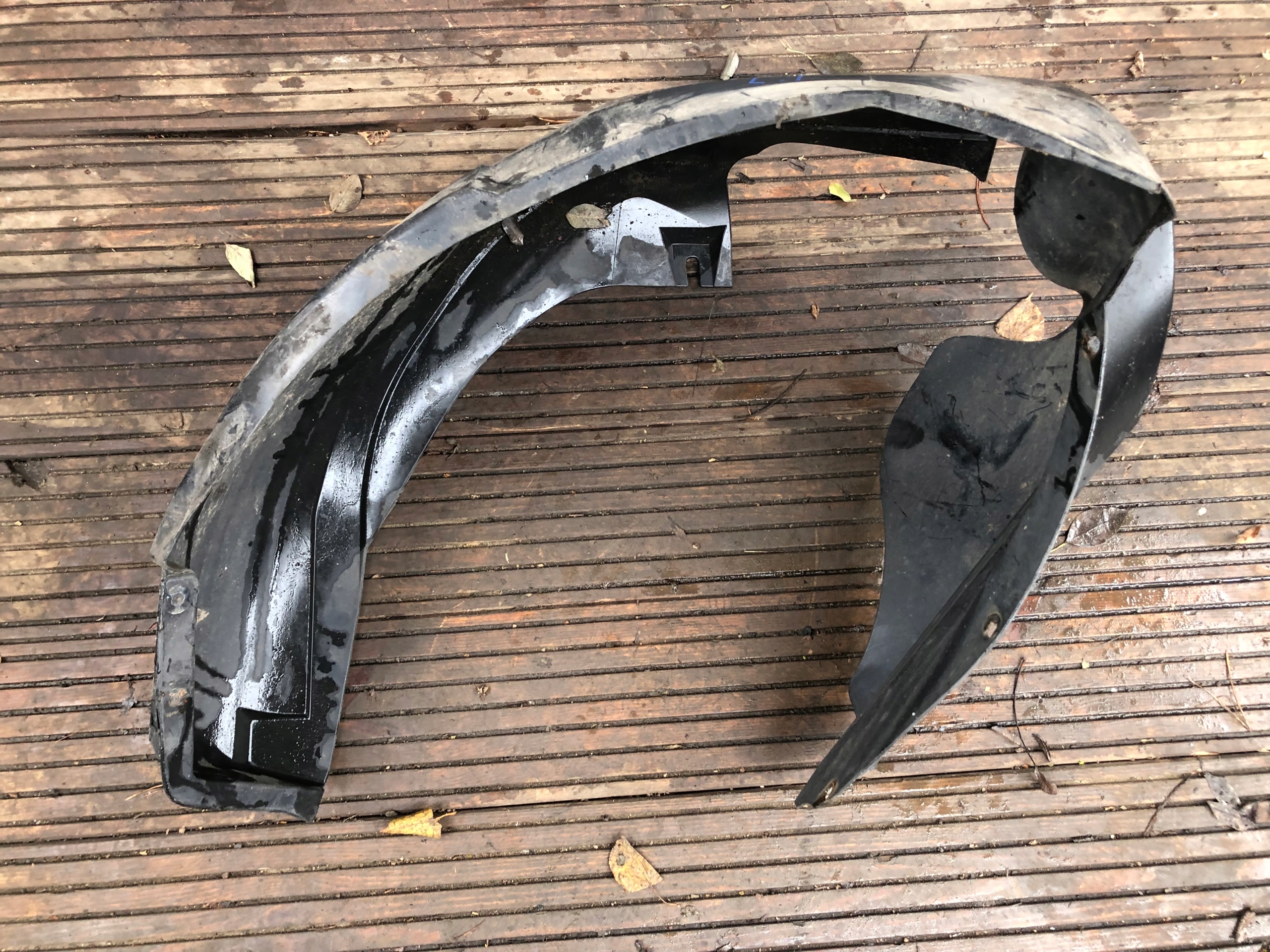 mudguard left rear part VOLVO V40 30883730