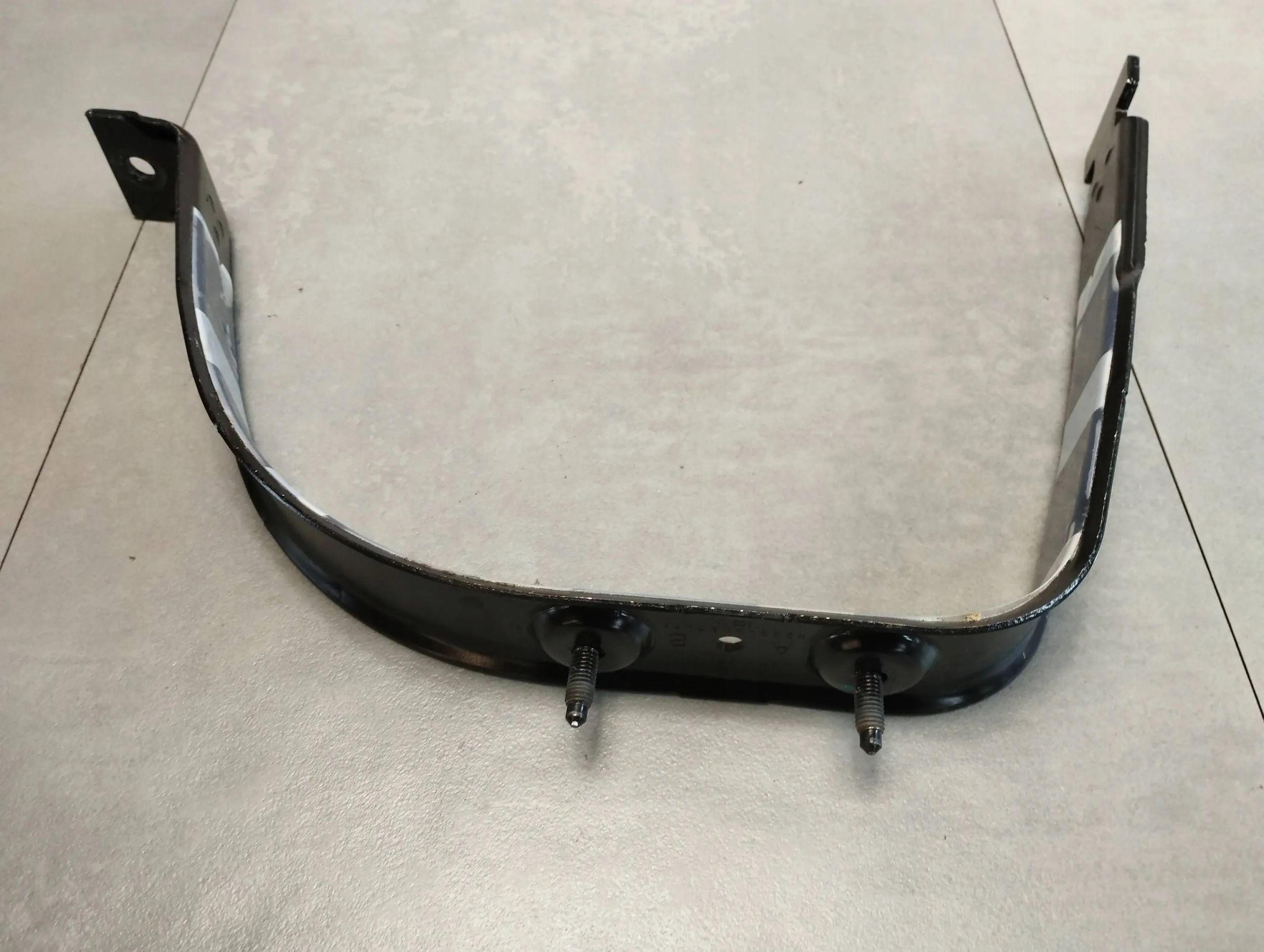 Volkswagen Amarok II OBEJMA Behälter MB3G9057E