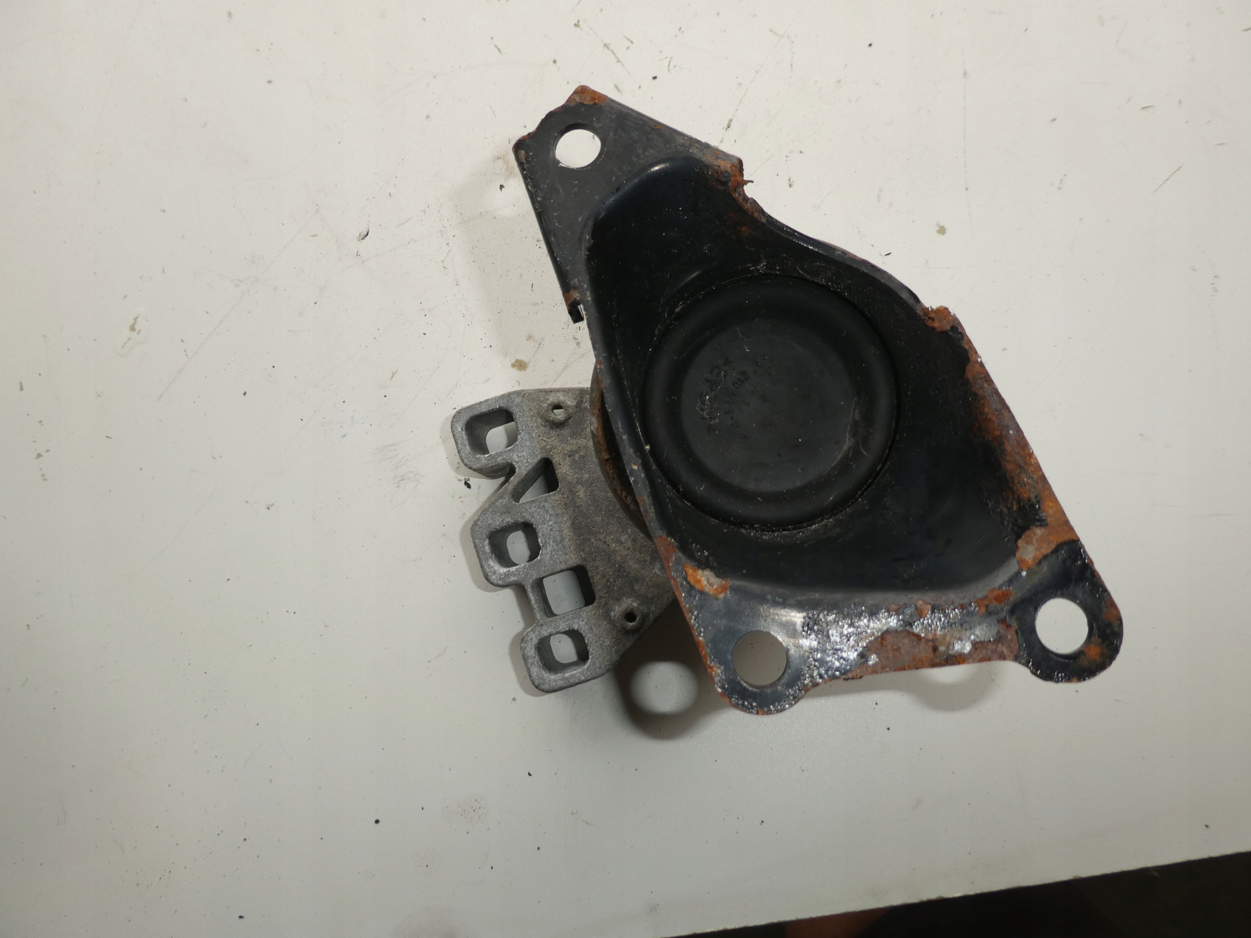 engine mount VW T6 2,0 TDI 7E0199207
