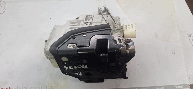 lock door left front VW PASSAT 301837015
