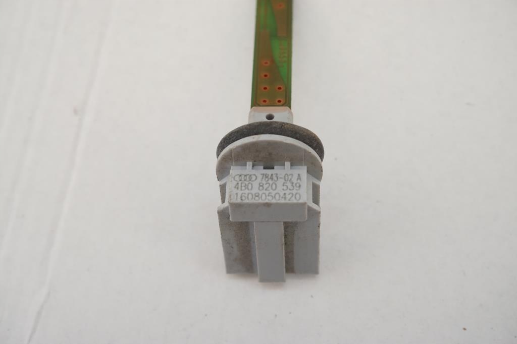 CZUJNIK TEMPERATURY VW GOLF V PLUS 4B0820539 Waga produktu z opakowaniem jednostkowym 1 kg