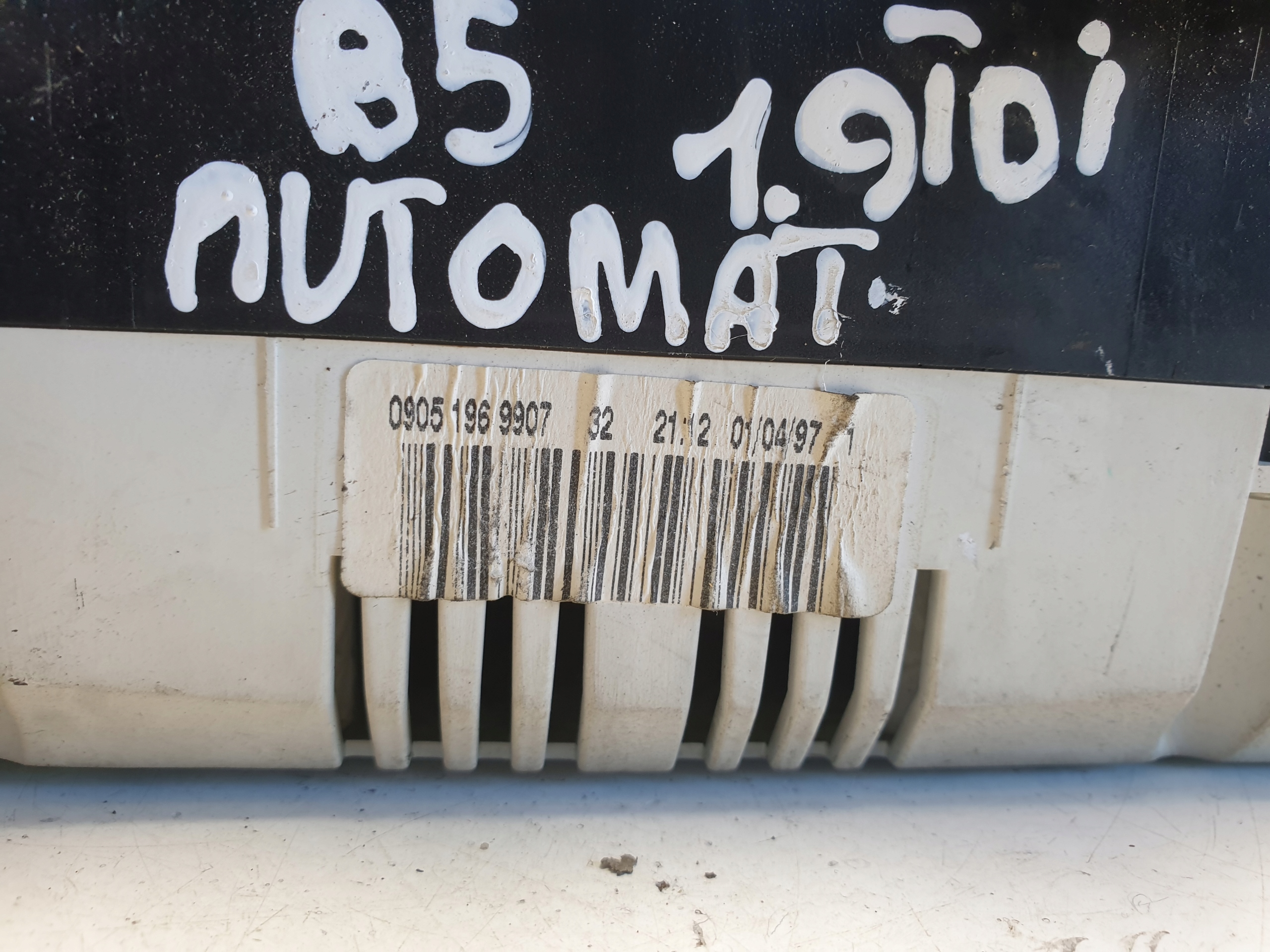 спидометр часы vdo 3B0919861J