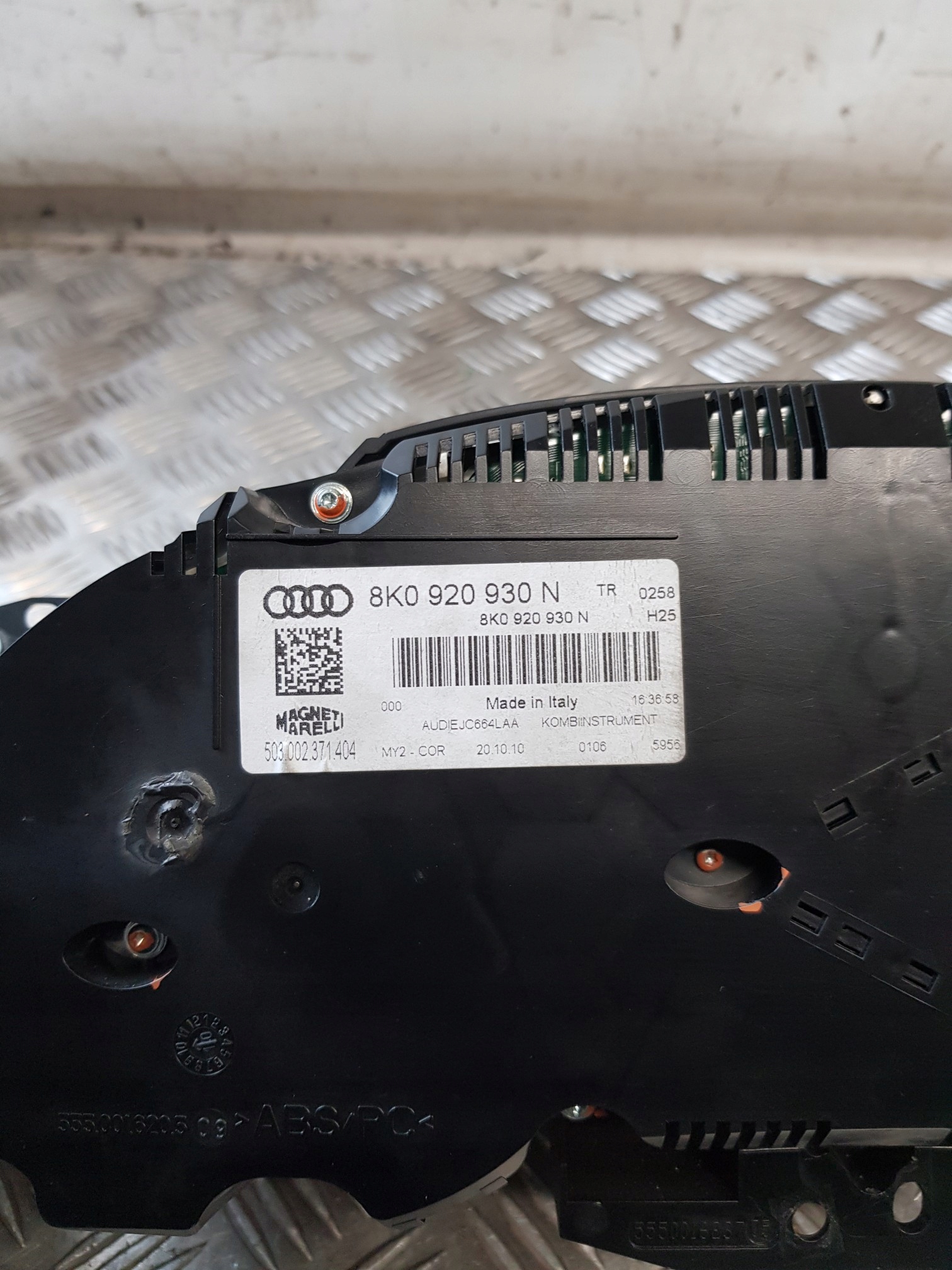 dials 8K0920930N AUDI A4 B8 2.0TDI 10R- EUROPA