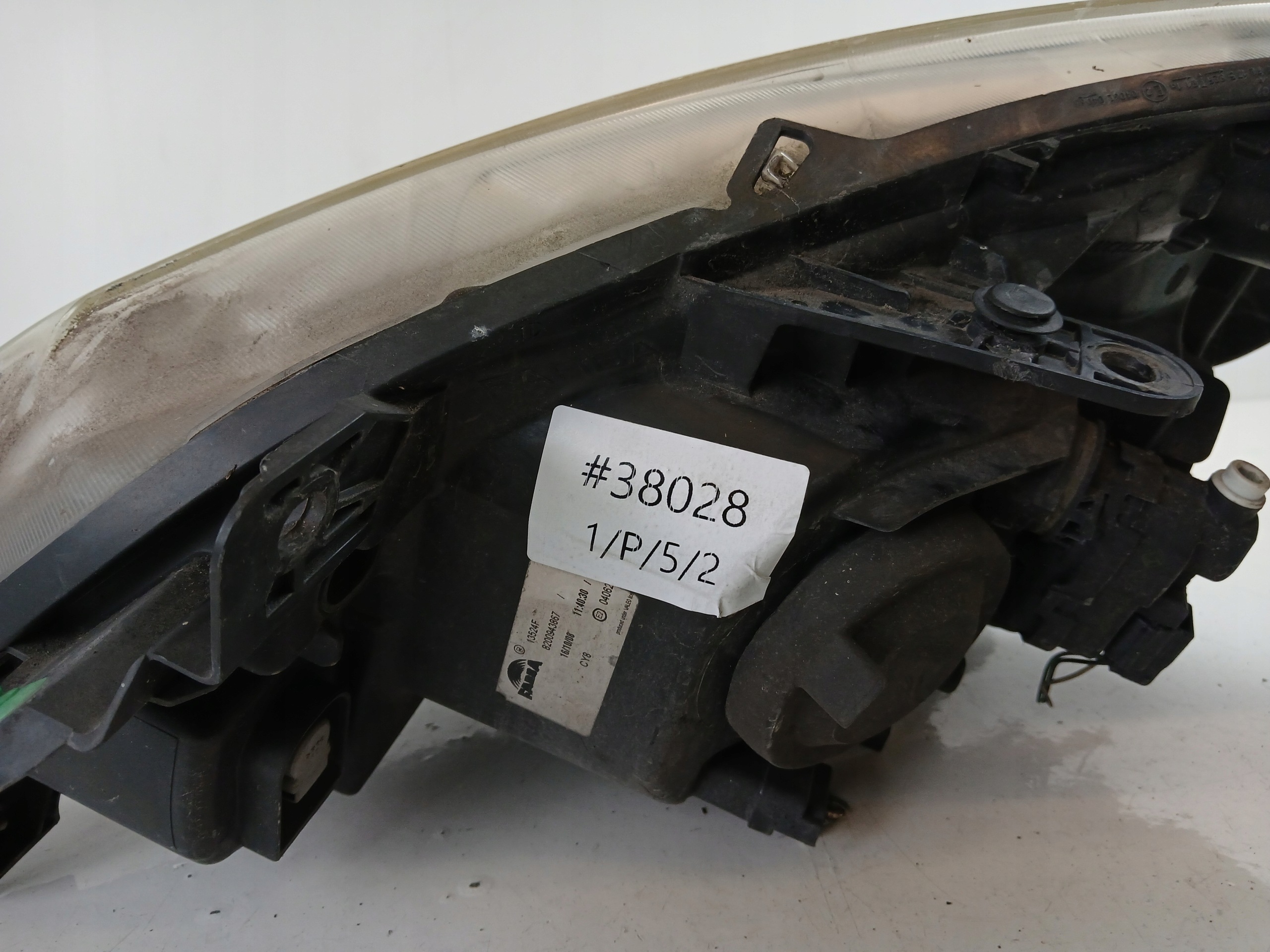 RENAULT CLIO III light right front 8200943867