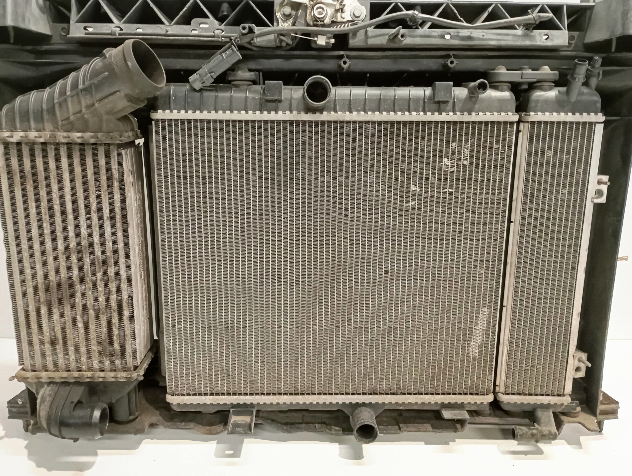 support panel for radiators radiator PEUGEOT 3008 and 2,0HDI HYB