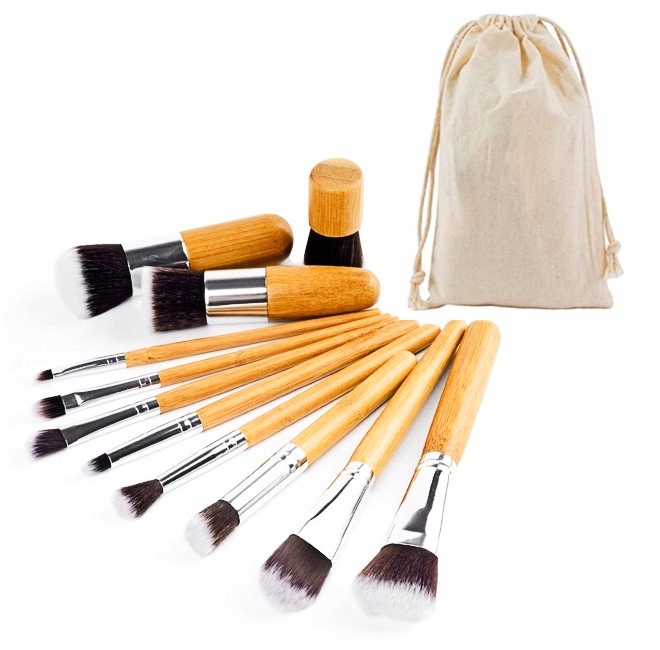 ZESTAW KUFEREK Z KOSMETYKAMI DO MAKIJAŻU + PĘDZLE EAN (GTIN) 4365634035177