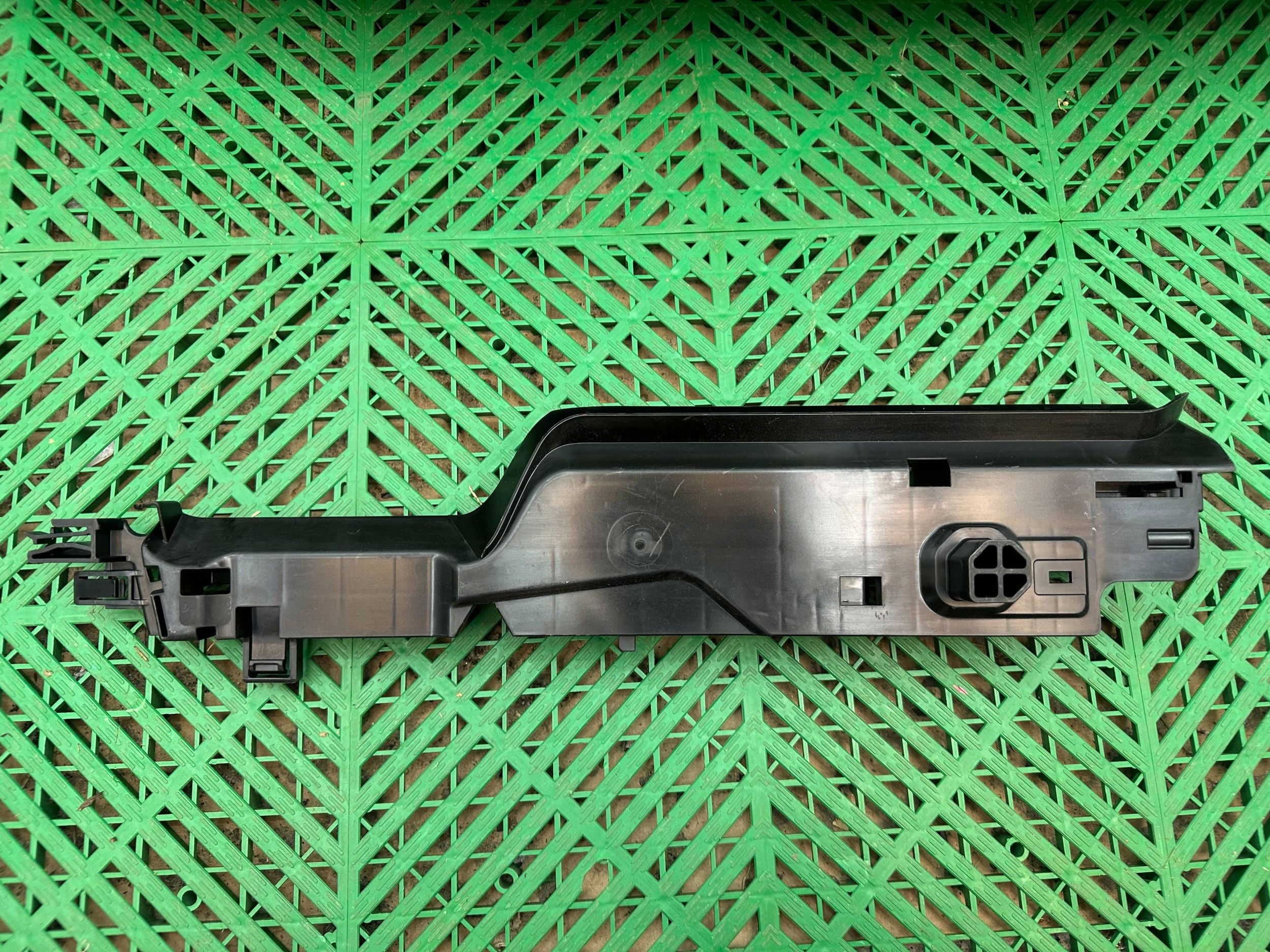 Support plaque Radiateur BMW 7 G70 7925830