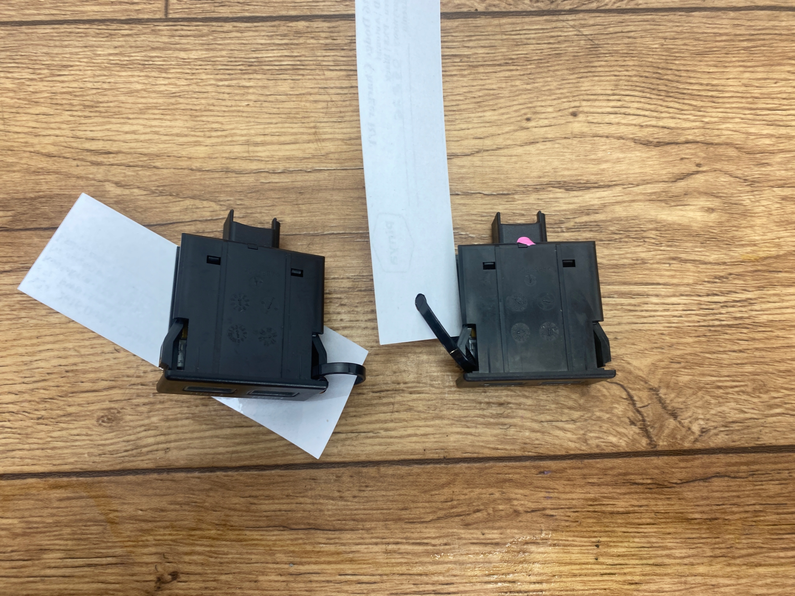 Adapter, Stecker USB tunel mitte Dodge Challenger Charger 2015+ USA