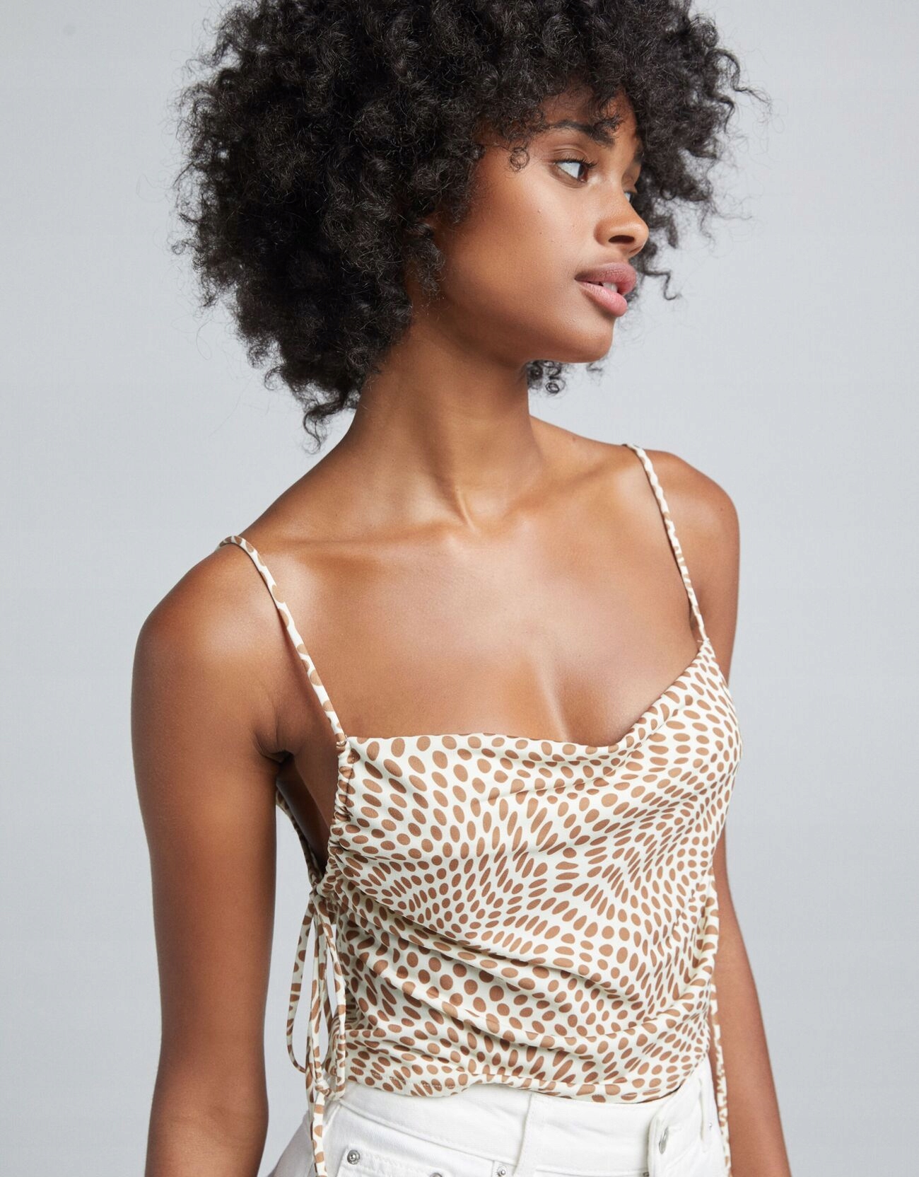 

Bershka_top Z Lejącym Dekoltem WIĄZANY85371877 Rm