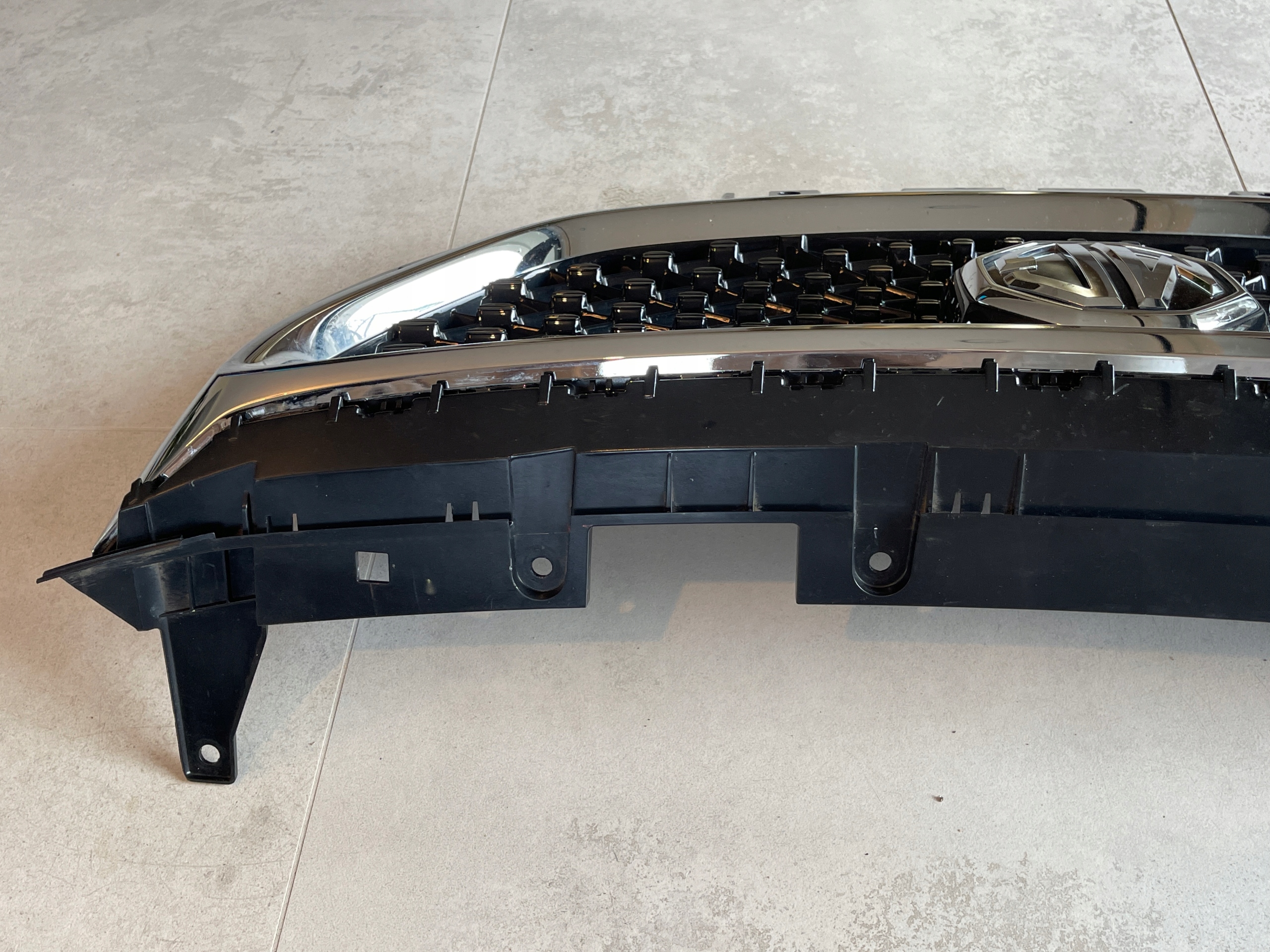 MG HS SUV ATRAPA CHŁODNICY GRILL KRATKA Z KAMERĄ 10021164 Waga produktu z opakowaniem jednostkowym 15 kg