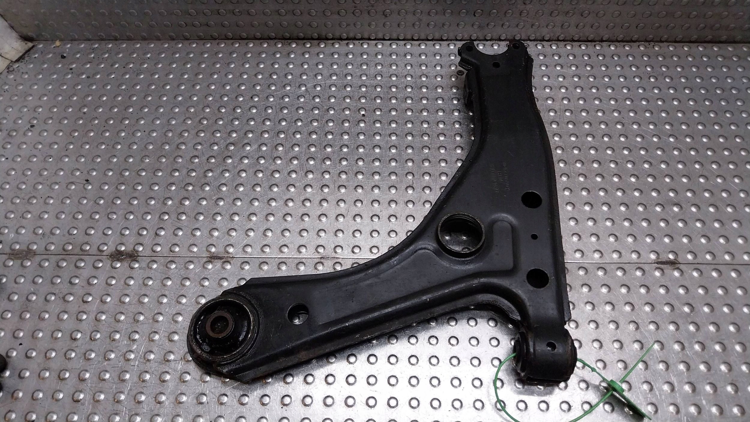 arm left front 1H0407157C VW GOLF III