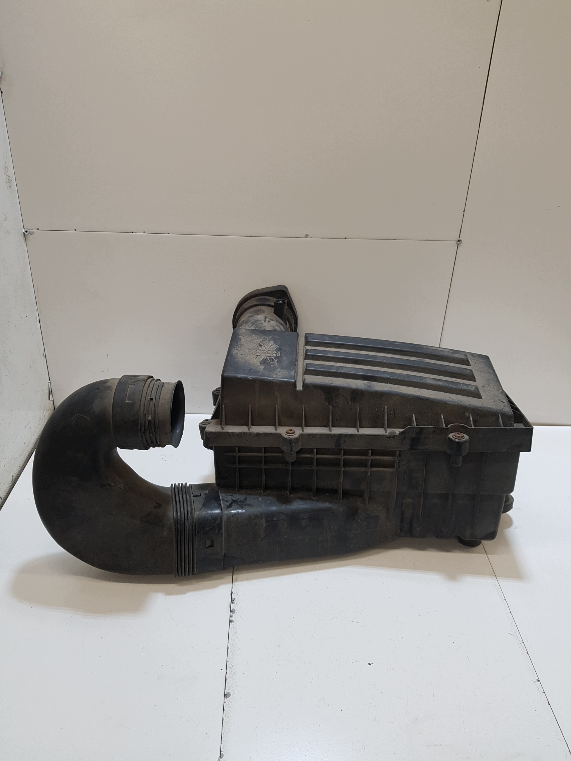 cover of a filter, air VOLKSWAGEN PASSAT B6 3C0129607BC