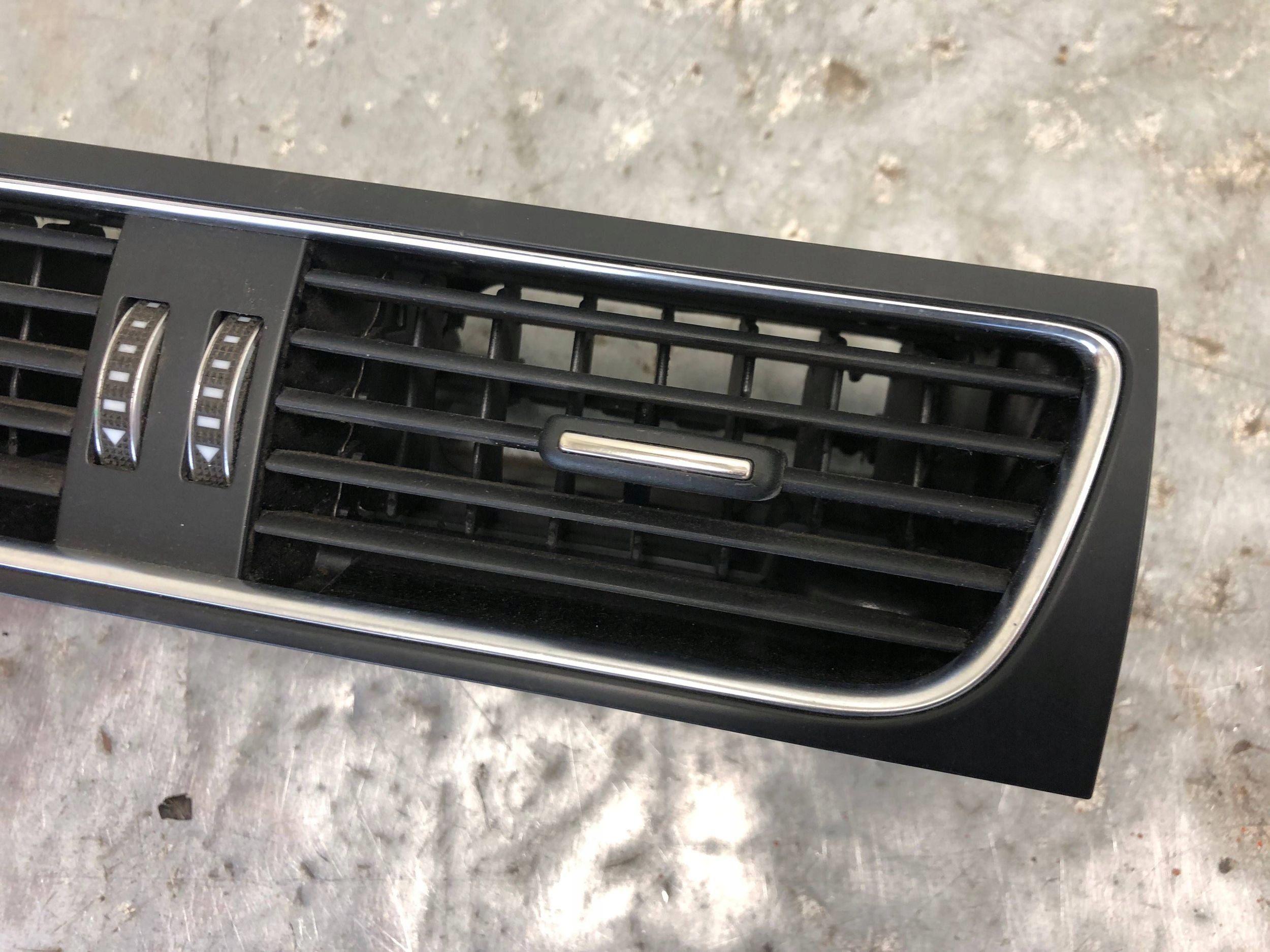 grid air conditioning devices central AUDI A4 B8 LIFT 8T1820951E
