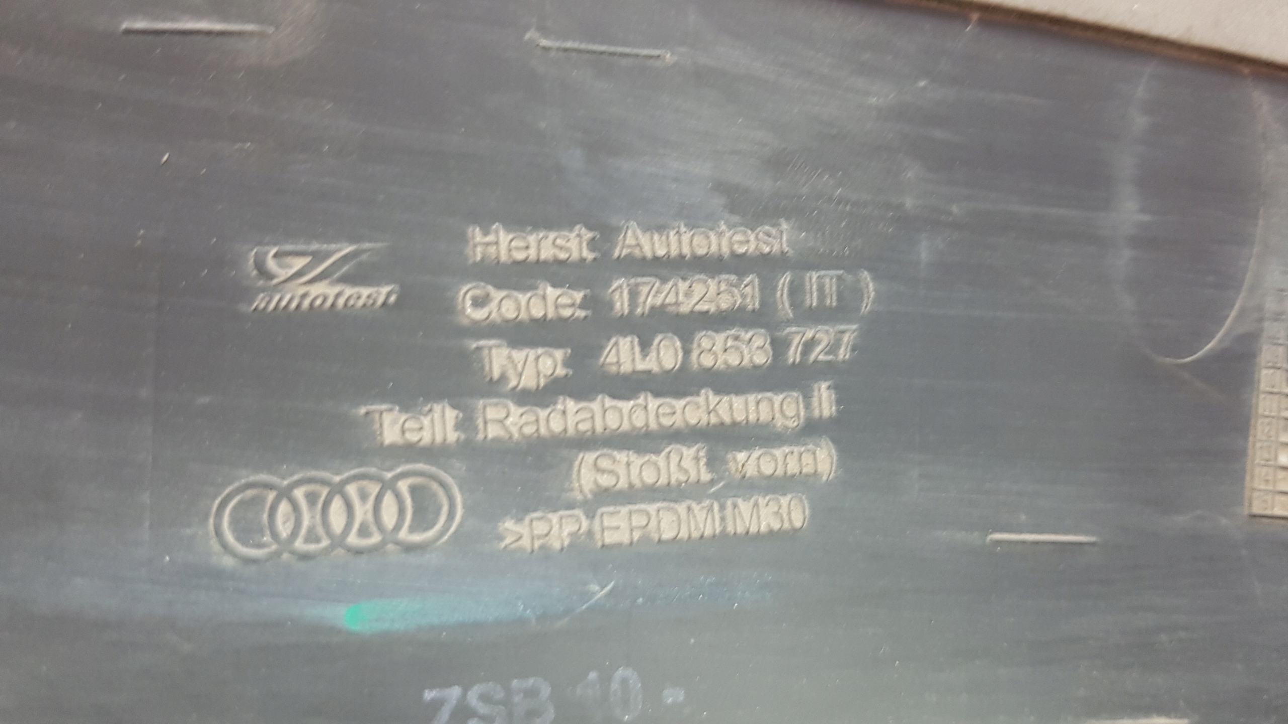 AUDI Q7 Q 7 4L left moulding ZDERZKA front 3377