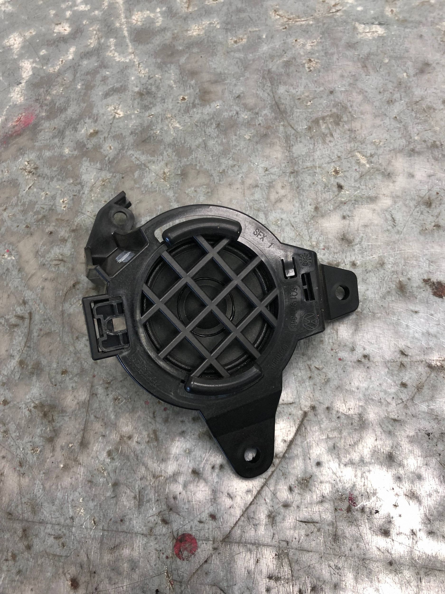haut-parleur console VW PASSAT B8 4M0035454A 5Q1971846