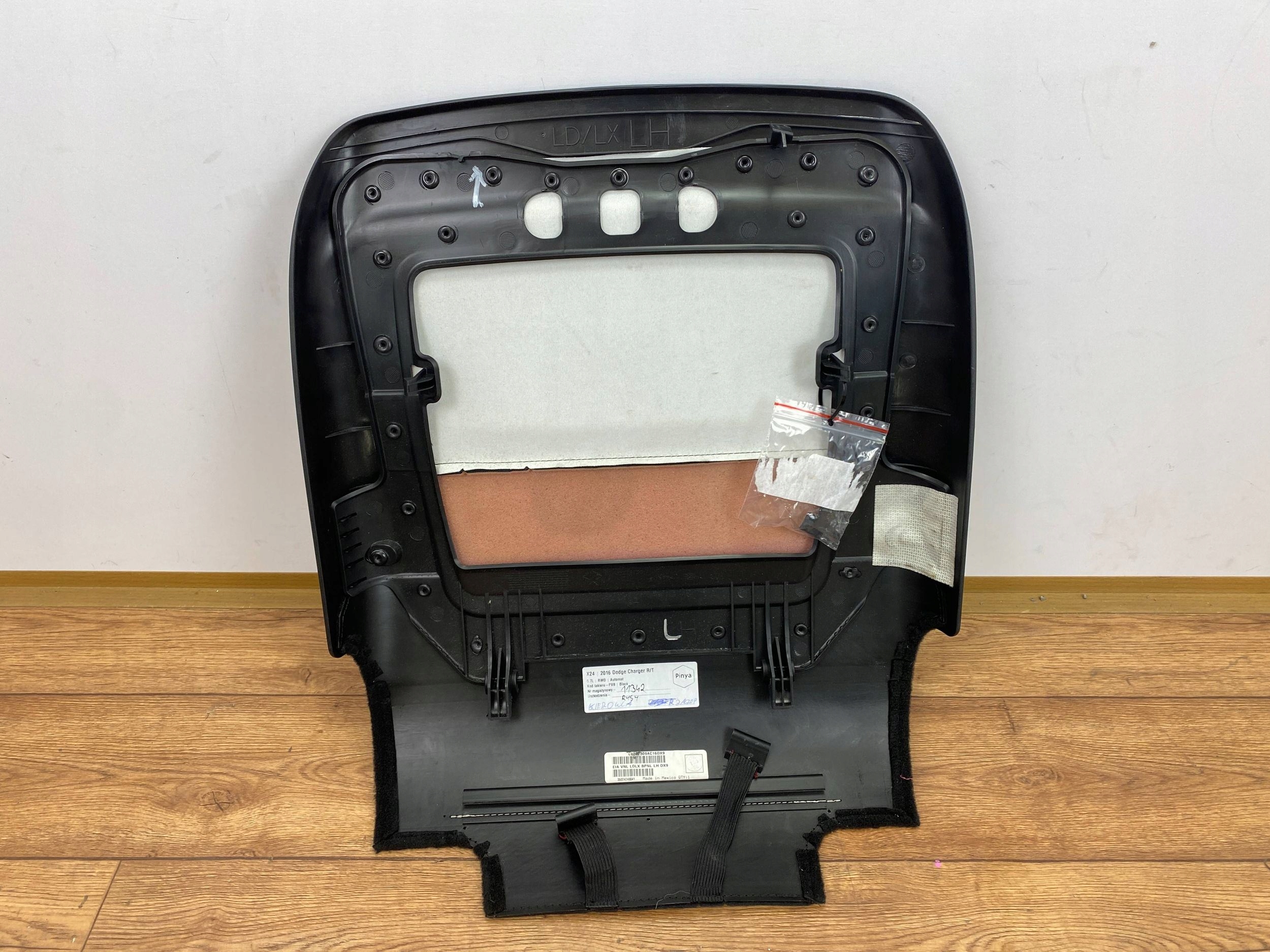 plastic panel cover seat of left driver´s Dodge Challenger 2015+