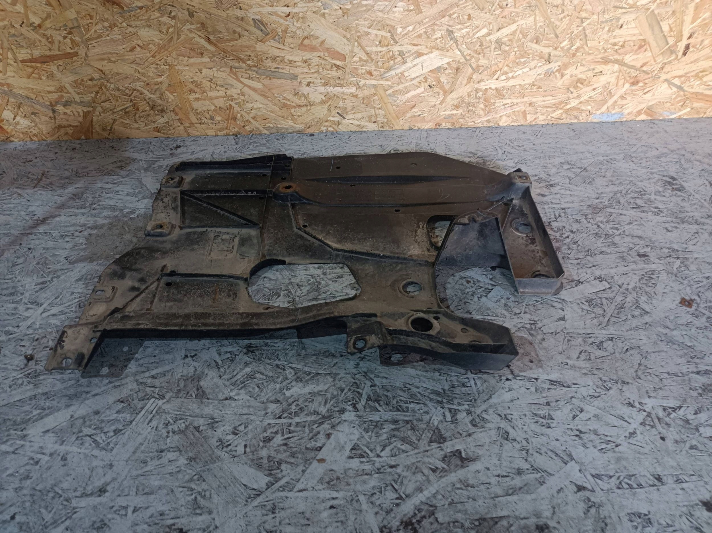 cover chassis front left Mazda 3 III 2014 BJS756122