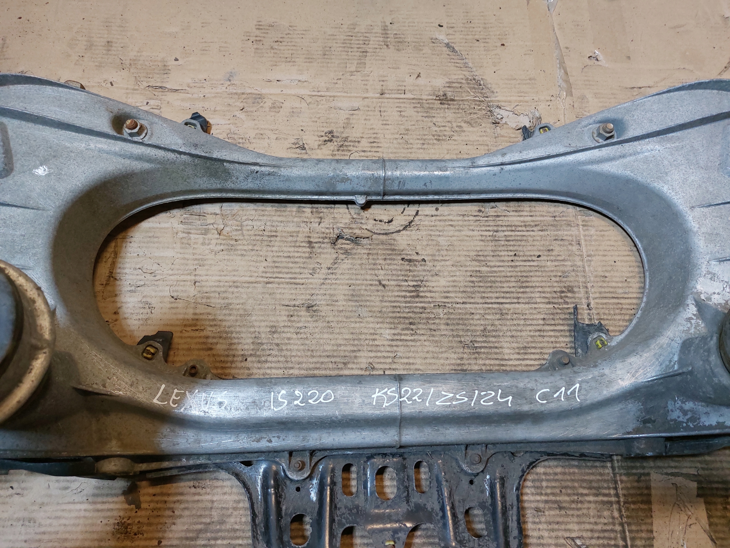 axle beam sider front LEXUS IS250