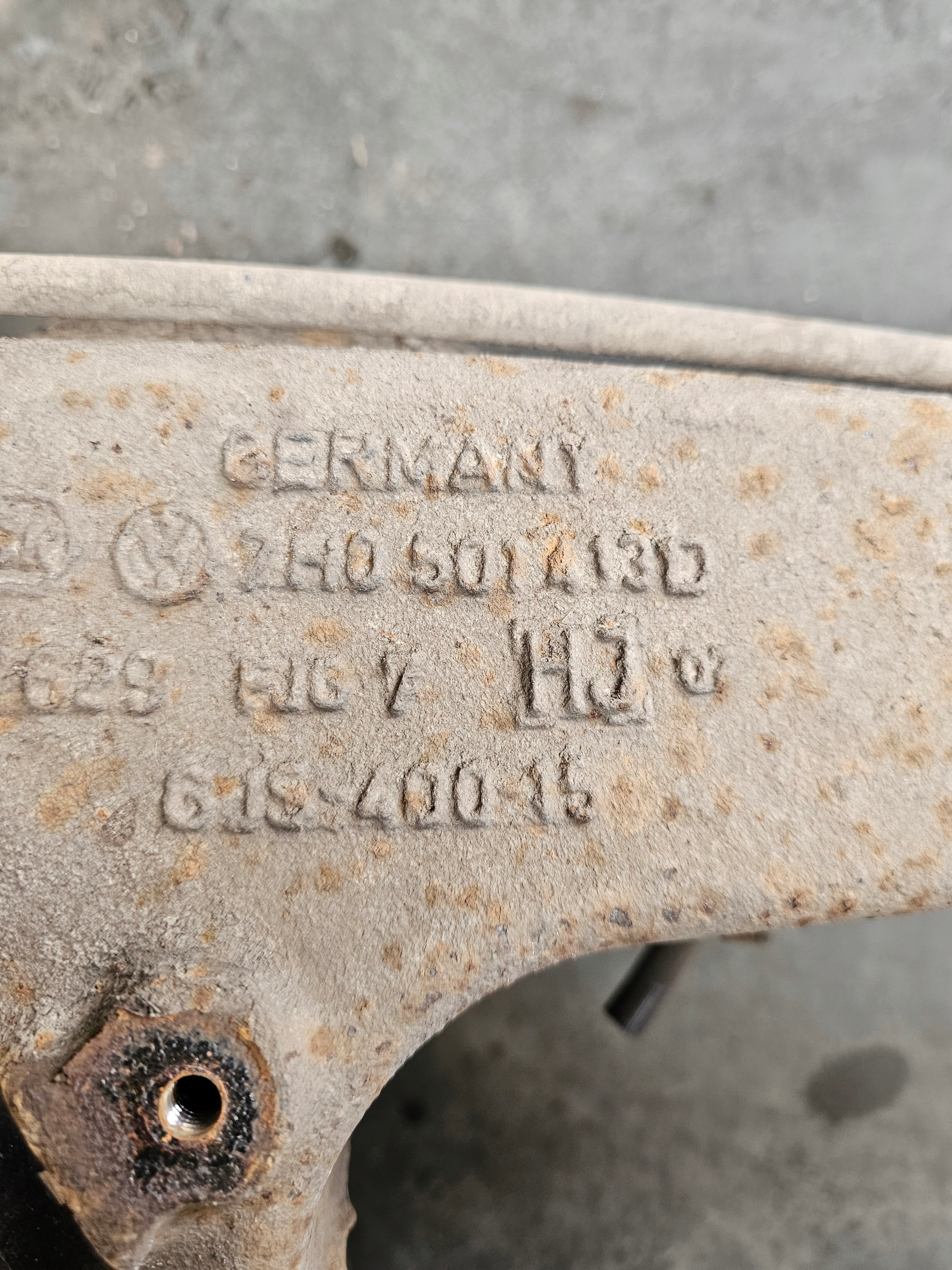 VW T5 LIFT 2.0 BITDI Querlenker links heck 7H0501413D