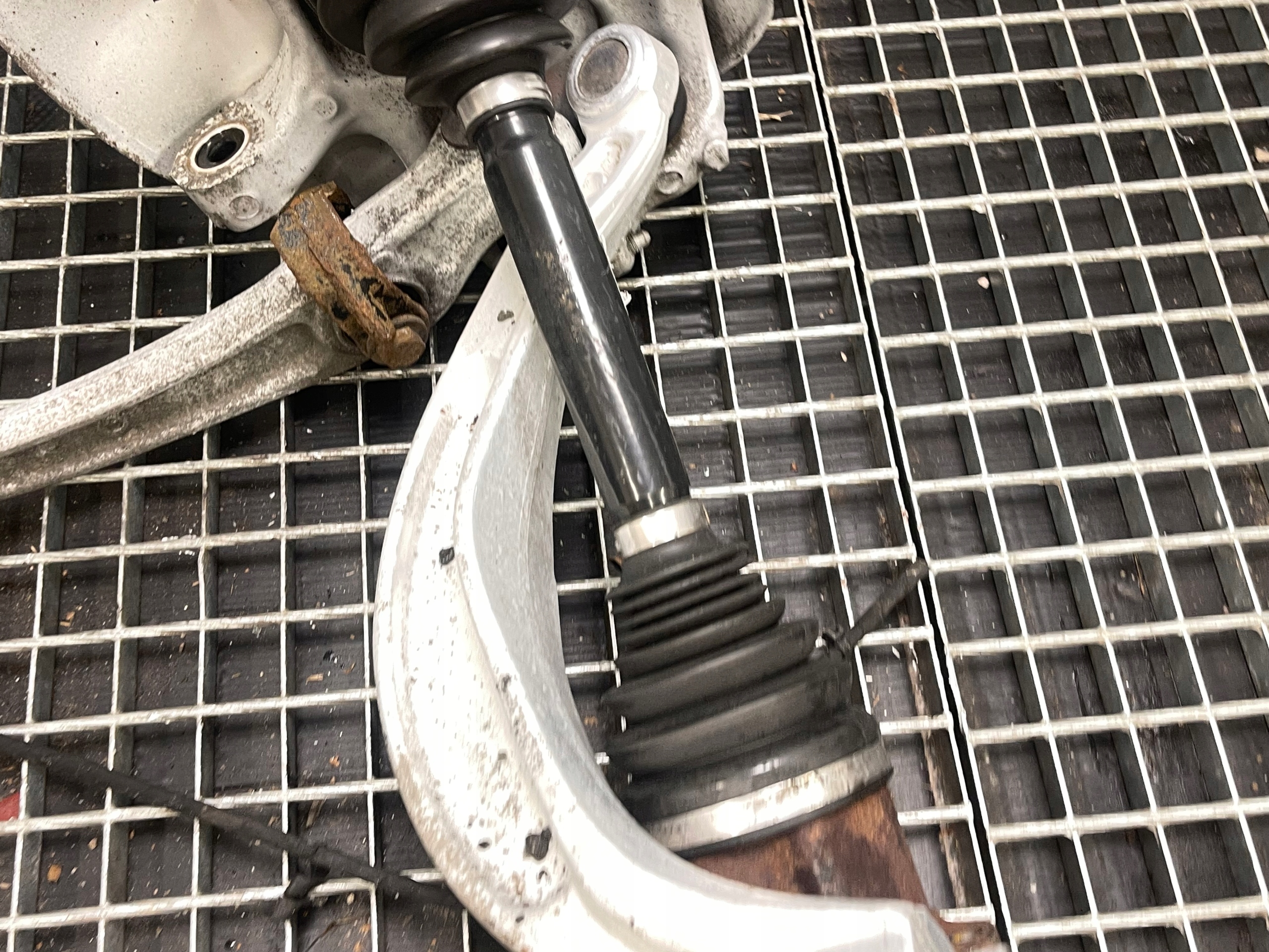 AUDI A5 8T S5 A4 B8 09R swing right front 4.2 FSI