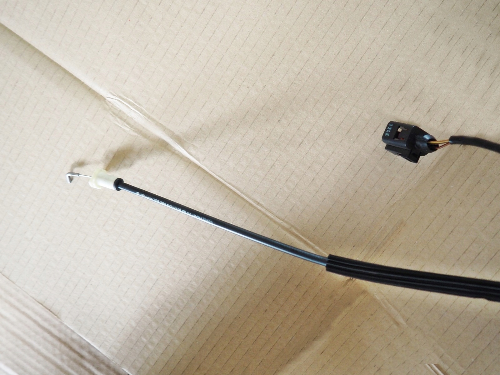 PASSAT B5 KOMBI LIFT SIŁOWNIK LINKA CENTRALNEGO ZAMKA KLAPY TYŁ 3B5827061C Producent części Hella