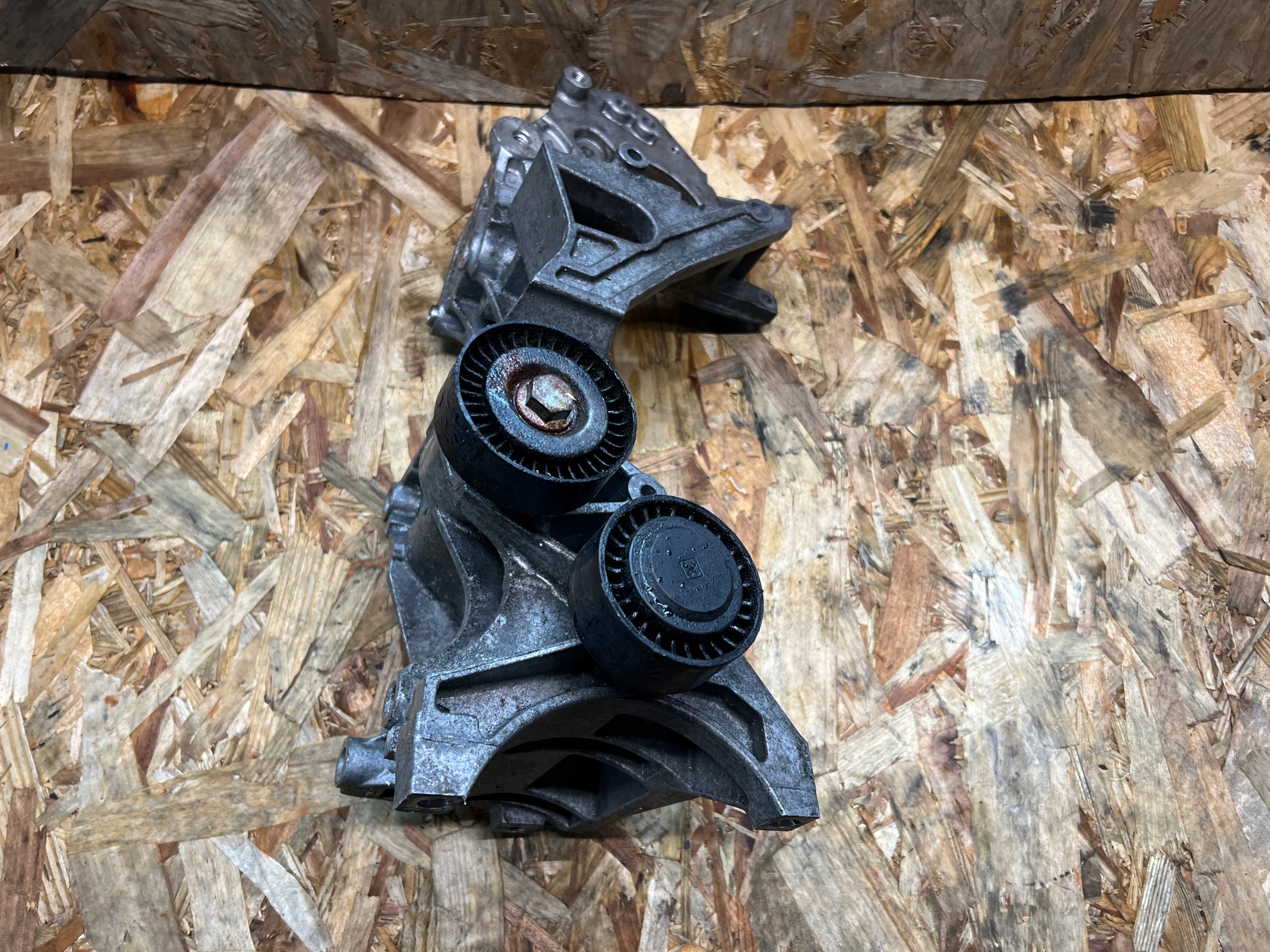 support holder alternator VW AUDI SEAT SKODA 03L903143R