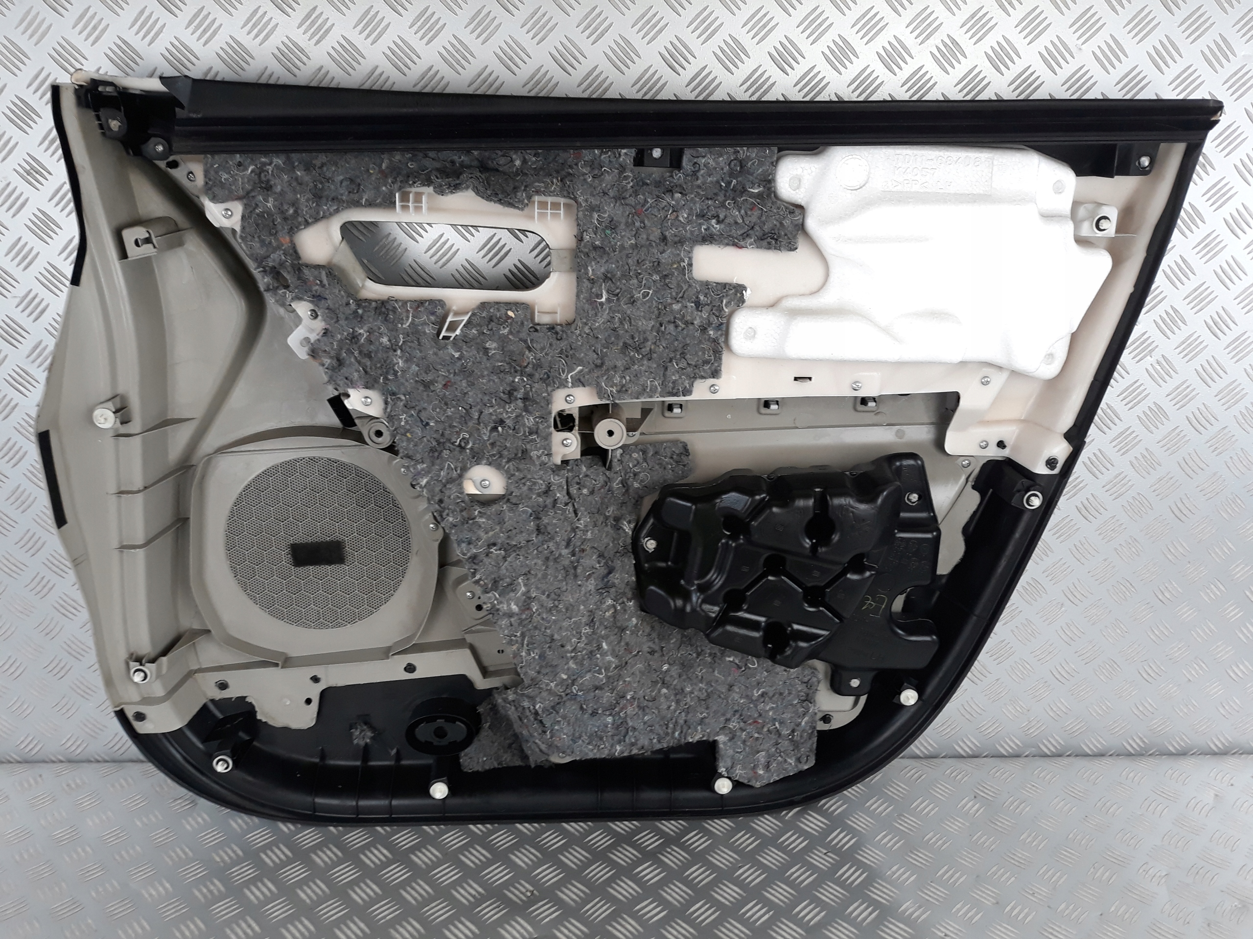дверные карты передний левый mazda 2006-2015r