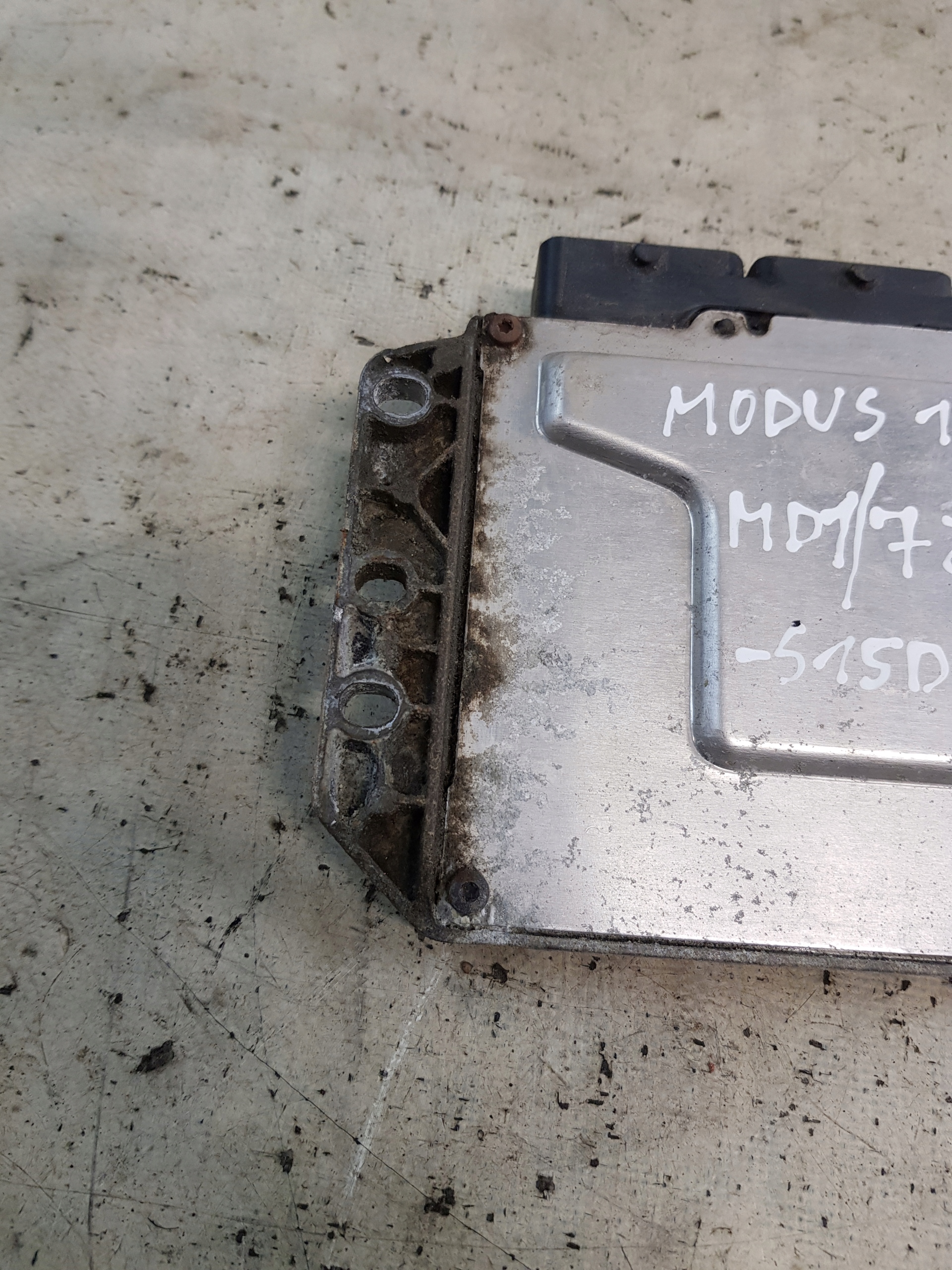 control unit of the engine MODUS 1.6B 8200411717 8200376474 21584913-3A