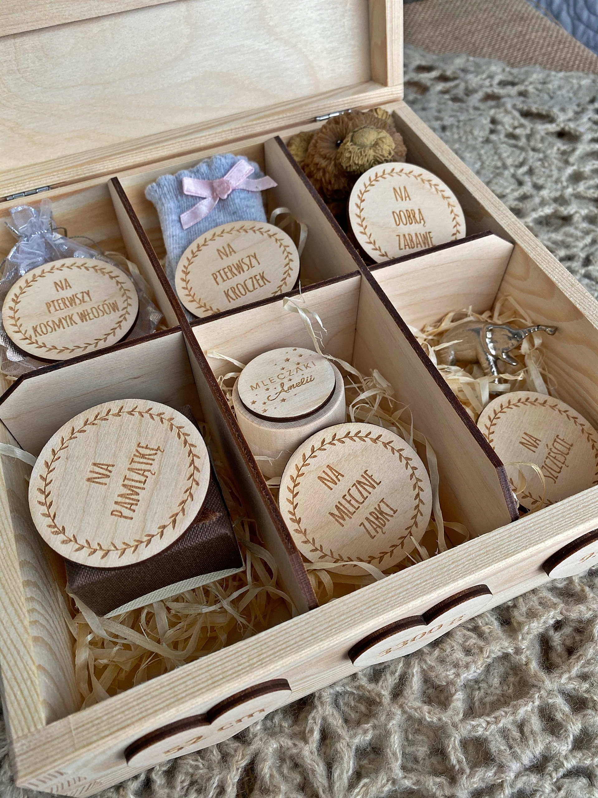 PUDEŁKO WSPOMNIEŃ prezent CHRZEST ROCZEK metryczka Płeć chłopcy