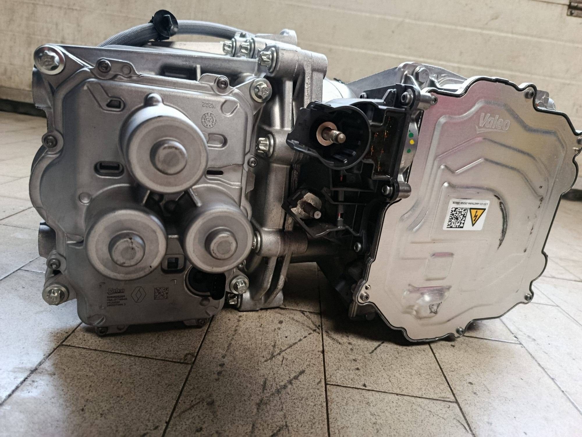 engine electrical rear part Dacia Bigster 4X4 E2D09260 290126755R as new!