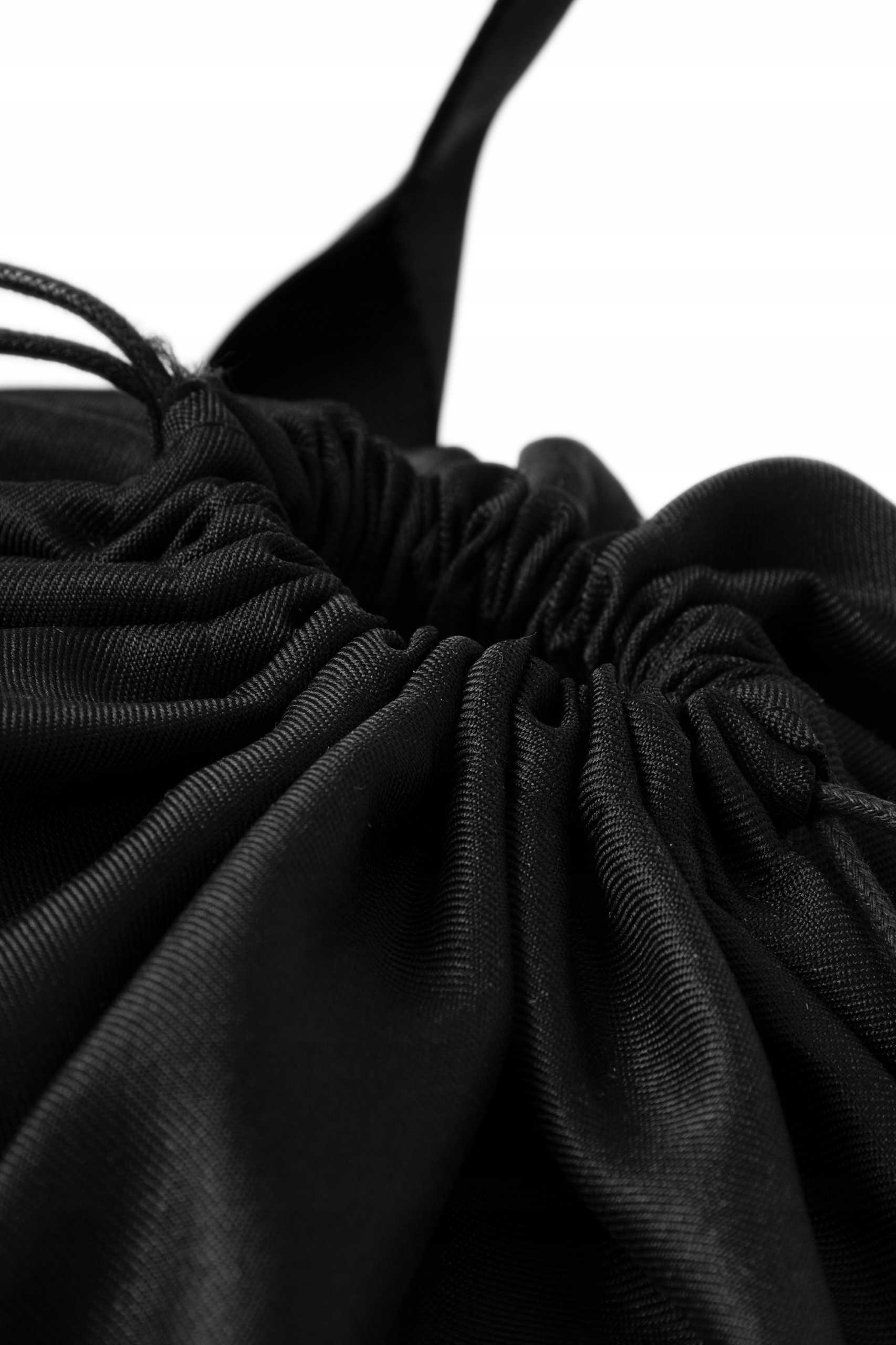 Pleciona torebka NOBO ze ściągaczem beżowa Materiał dominujący polipropylen