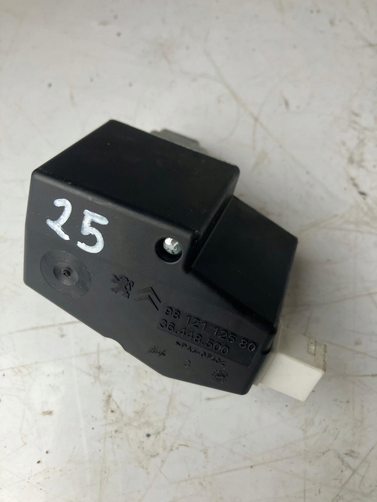 BLOKADA des Lenkrads CITROEN C4 PICASSO II 9812112580