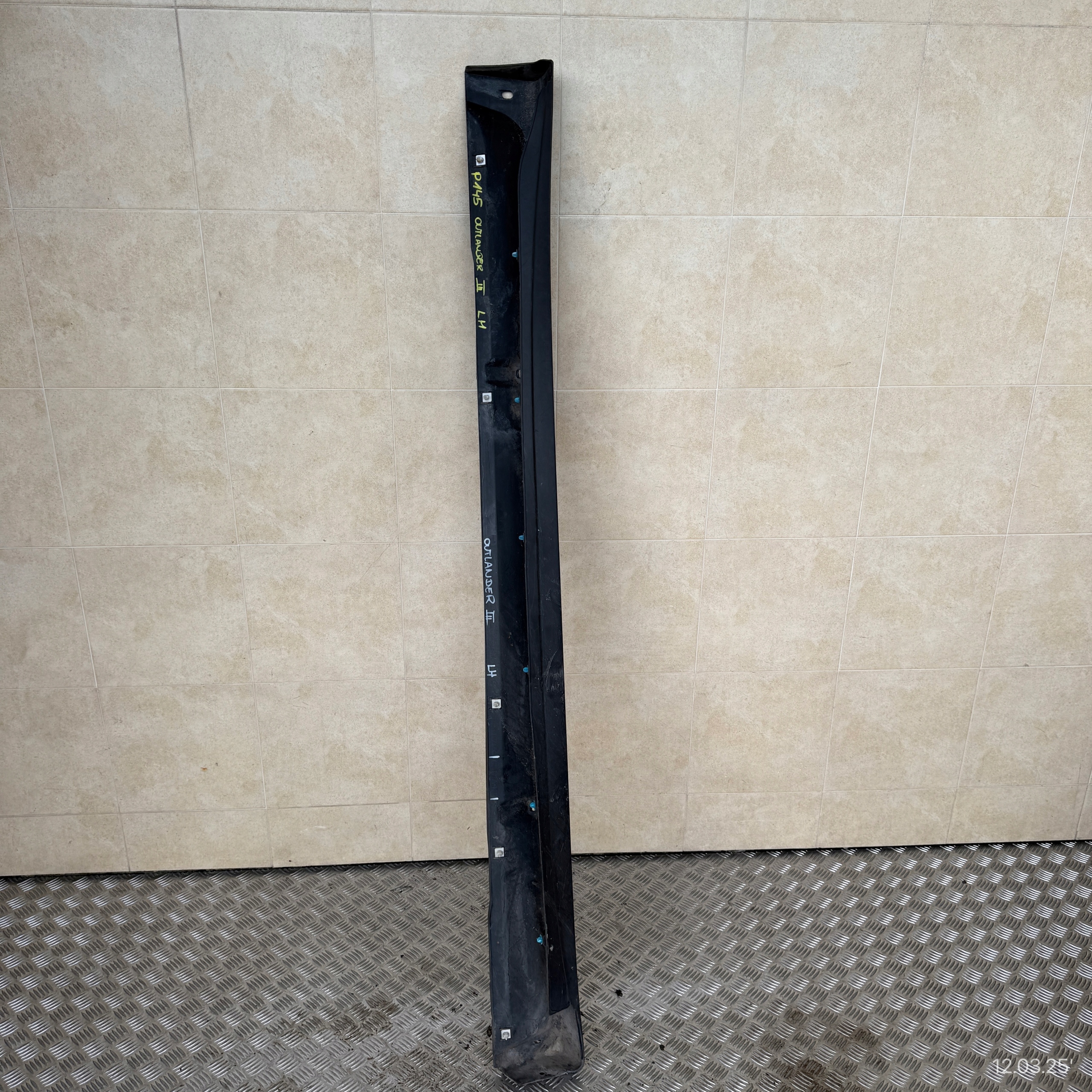 moulding threshold left threshold MITSUBISHI OUTLANDER III 6512A421