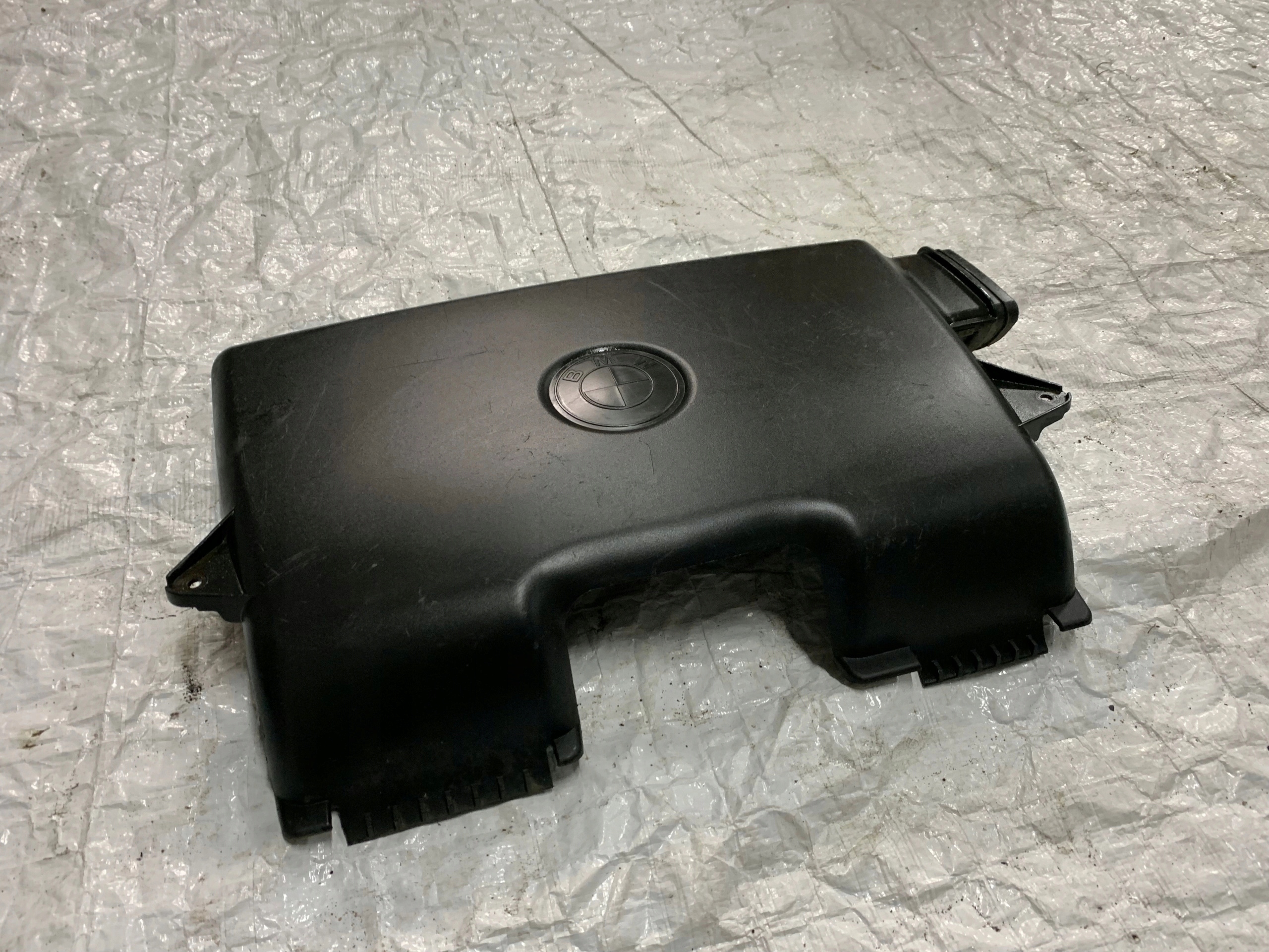 intake drain air BMW E87 116 118 120 and 7523629