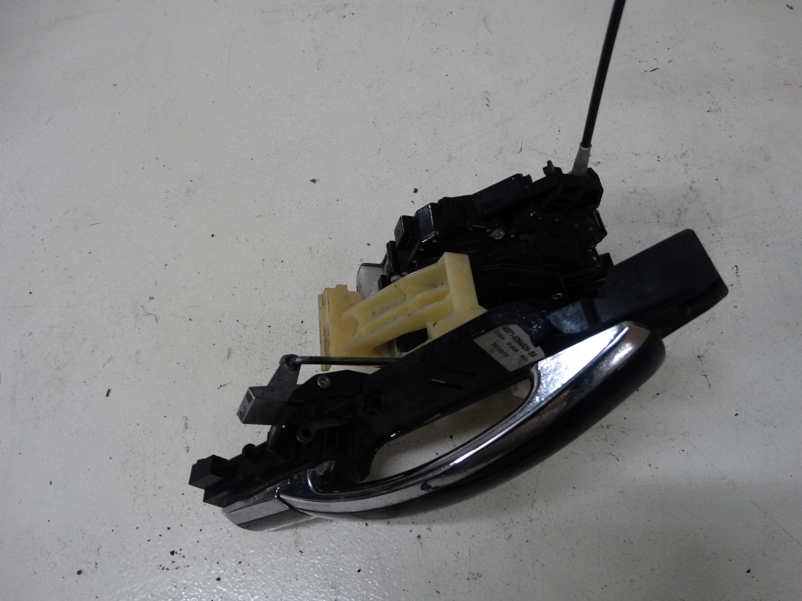 handle + lock door FORD MONDEO right rear part