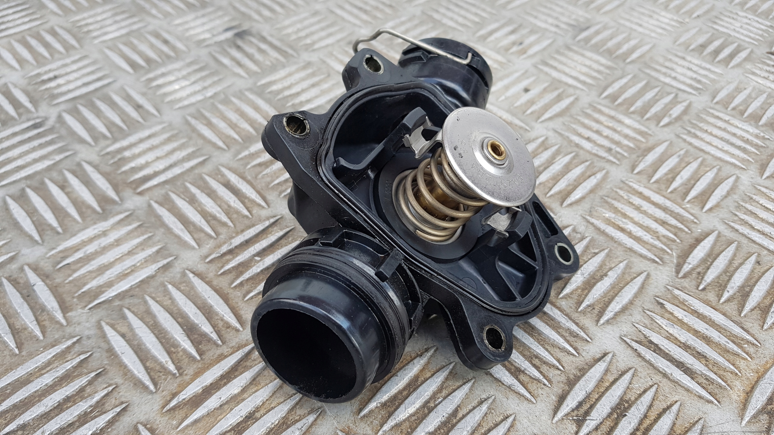 BMW E39 E46 csomag TERMOSTATU TERMOSTAT 8MT354775