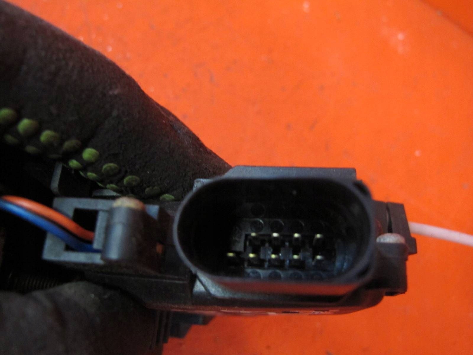 AUDI A4 B6 8E MALYSZ lock door left front front 9-PIN EUROPA 4B1837015G
