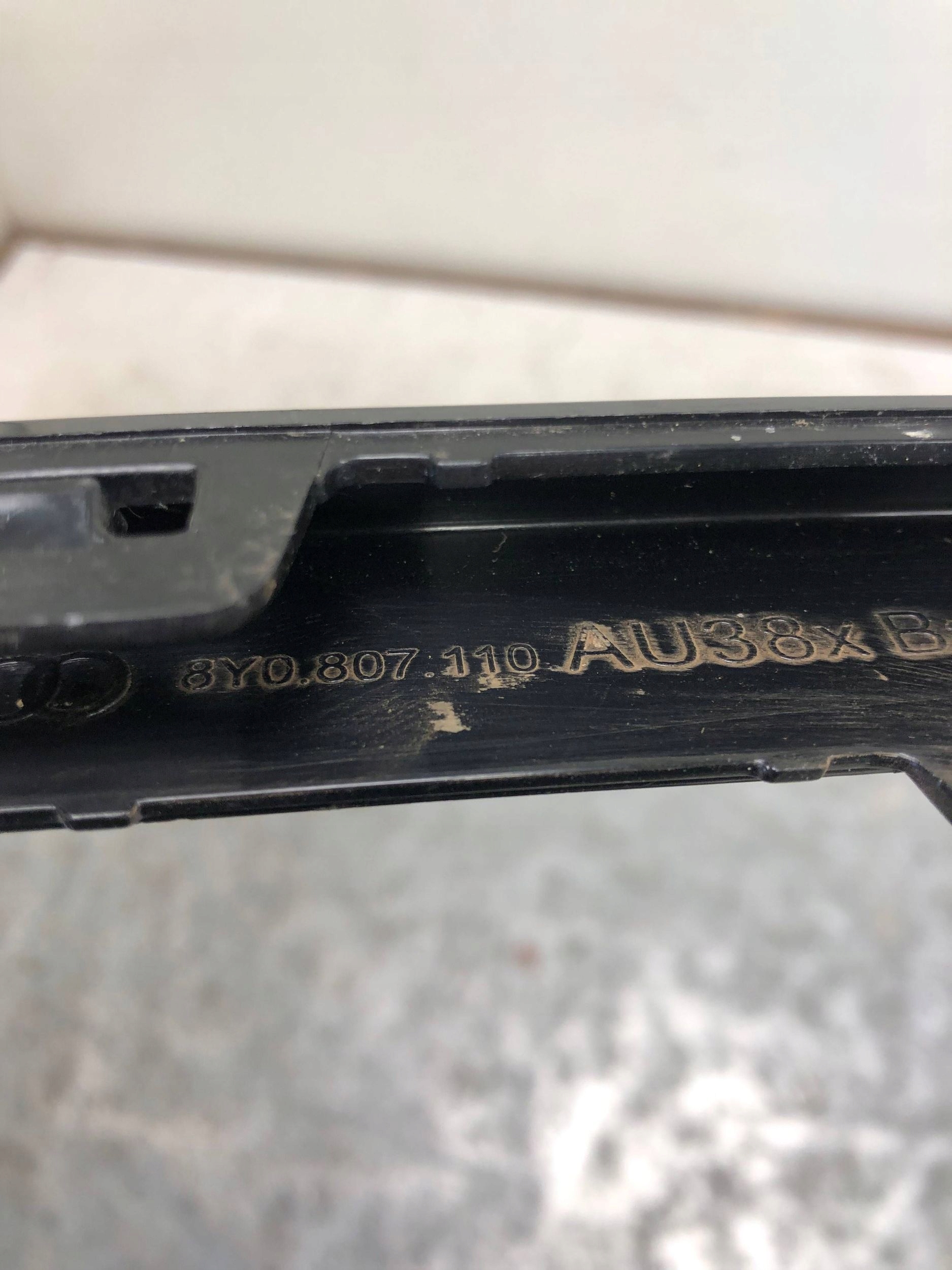 lišta doplněk nárazníku předek AUDI A3 8Y 8Y0807110