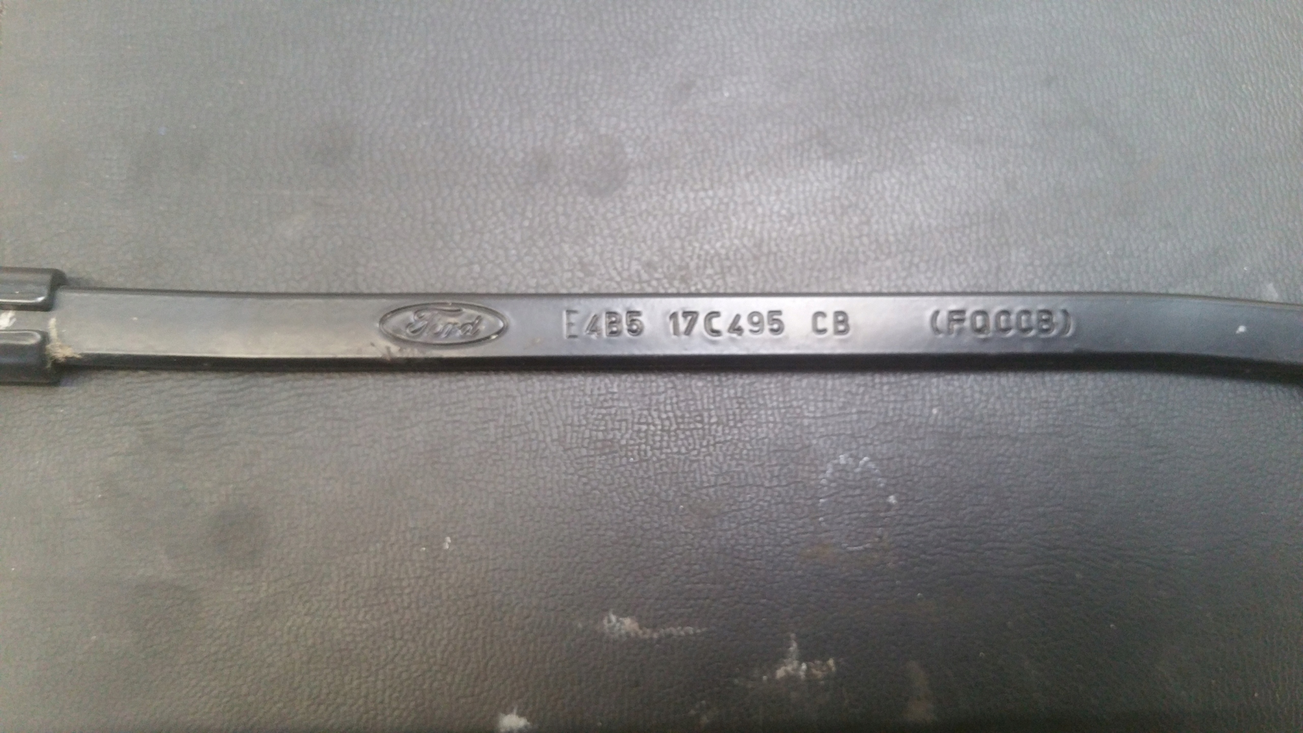 wiper arm left F4B517C495CB Ford KA+