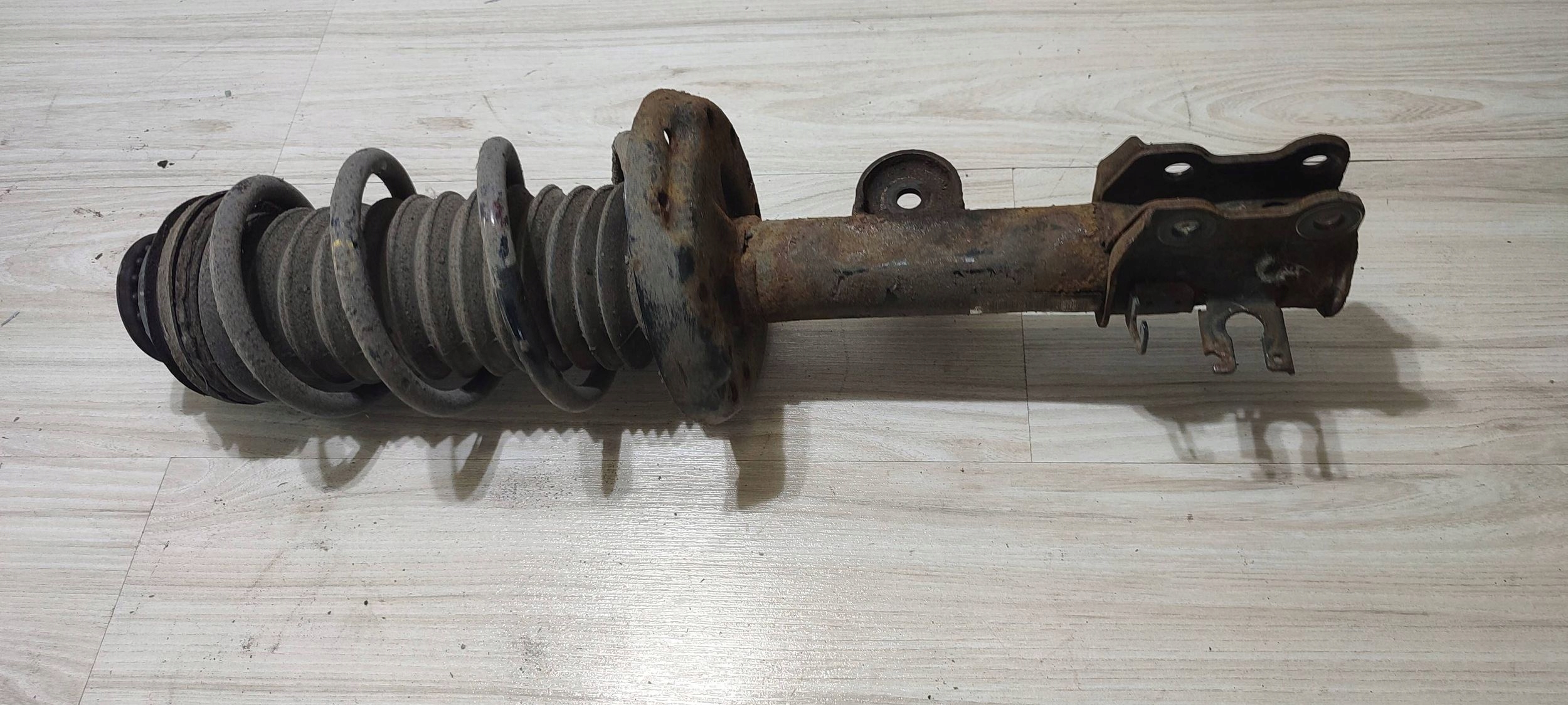 Fiat Tipo 2018 front left shock absorber osi przedniej ze spring